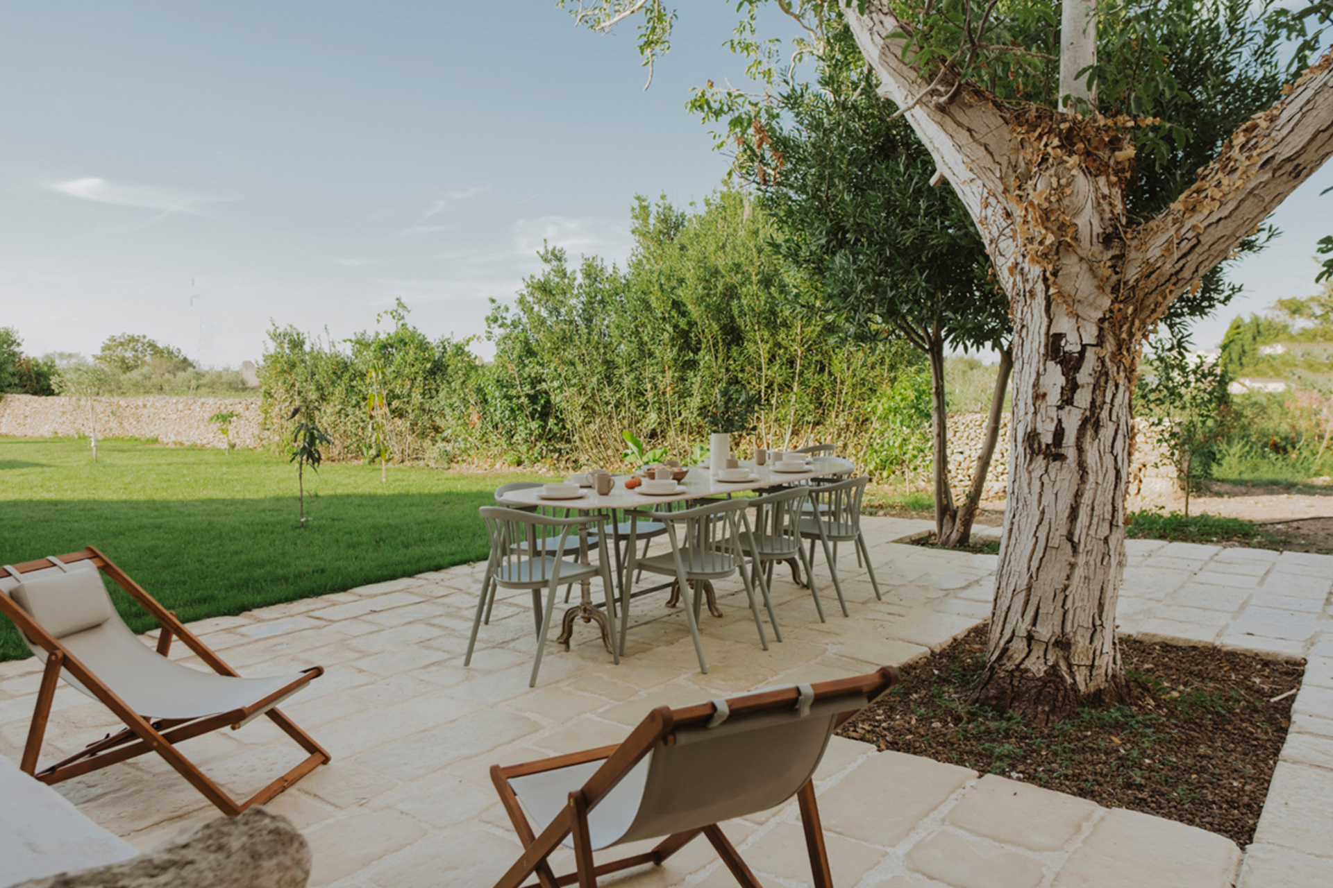 villa-prete_estate_puglia-italy_exterior-table.jpg