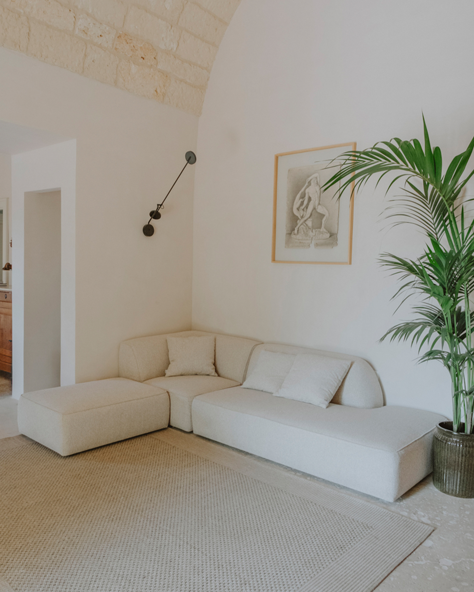 villa-prete_estate_puglia-italy_interior-sofa-space.jpg