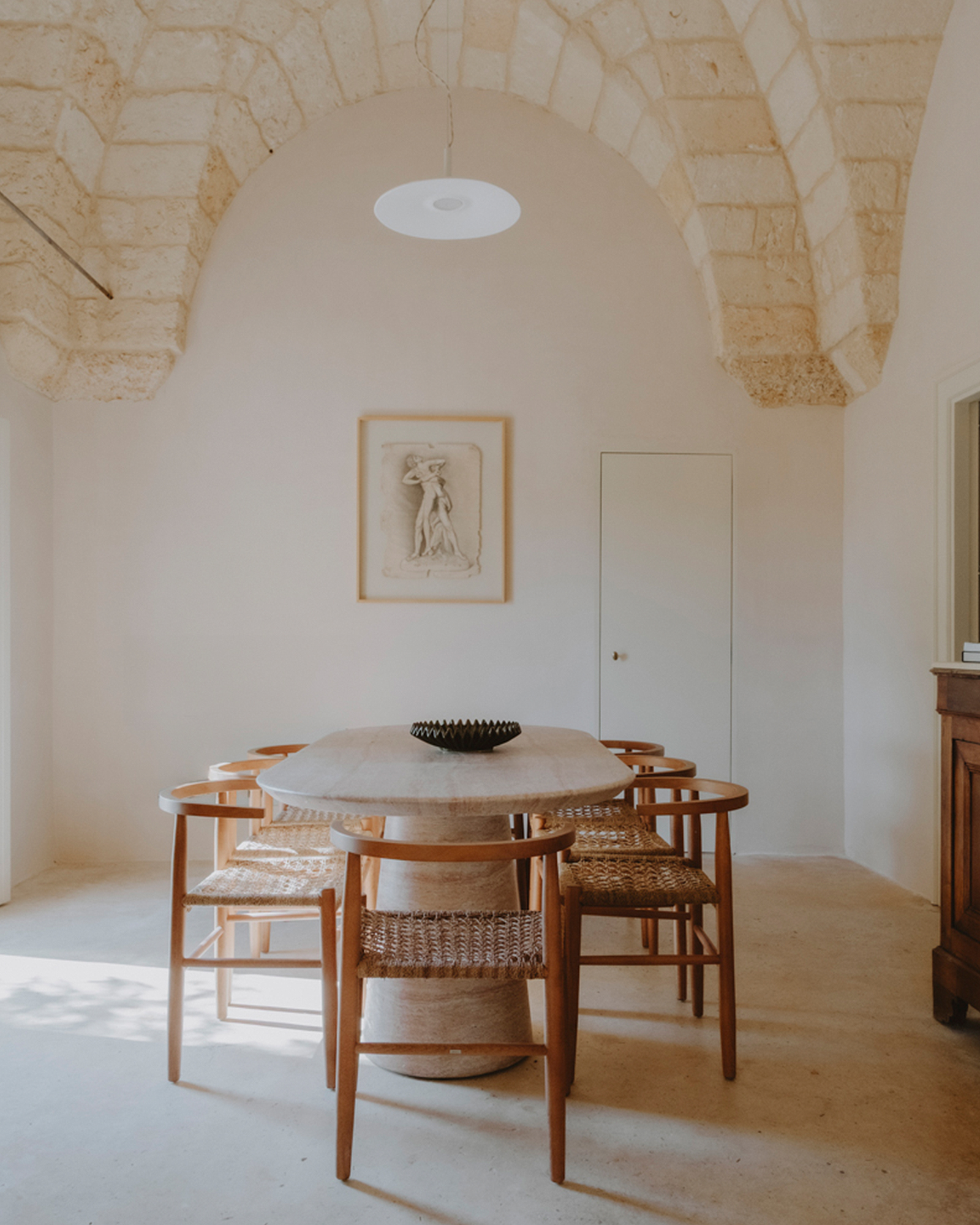villa-prete_estate_puglia-italy_interior-table-space.jpg