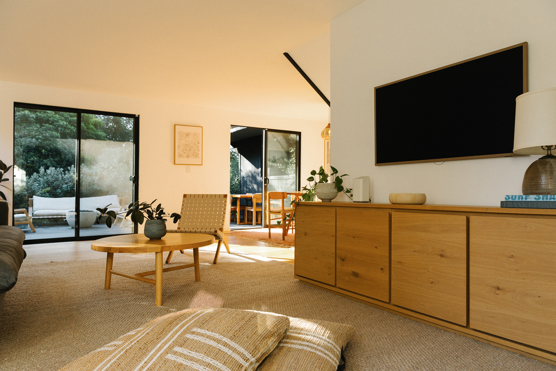 montecito-modern_house_montecito-california-usa_interior-tv-room.jpg