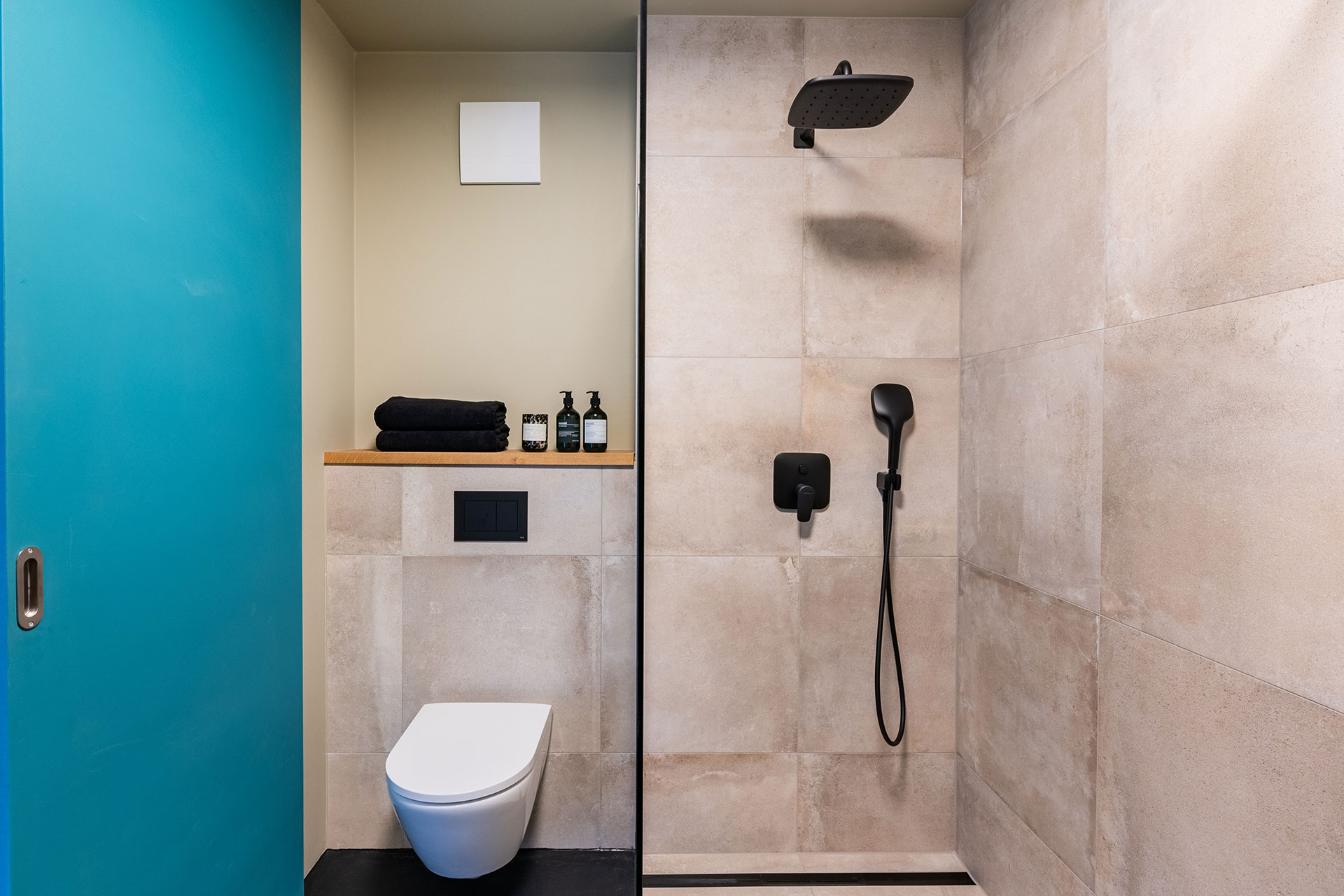 the-collectors-house_house_Gundelfingen-germany_interior-shower.jpg