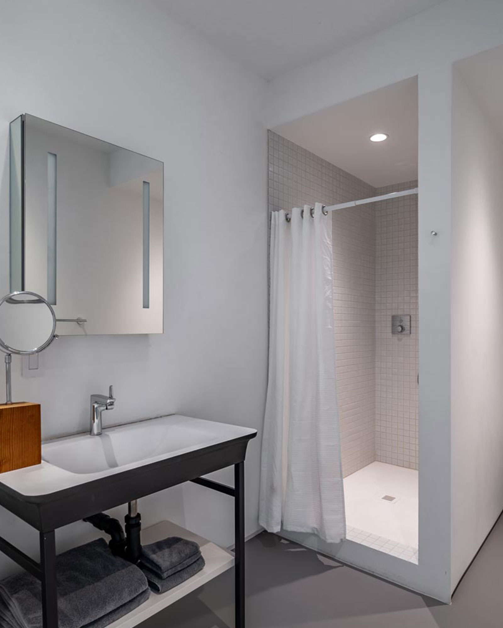 gallery-house_house_los-angeles-california-usa_interior-bath-room-space.jpg
