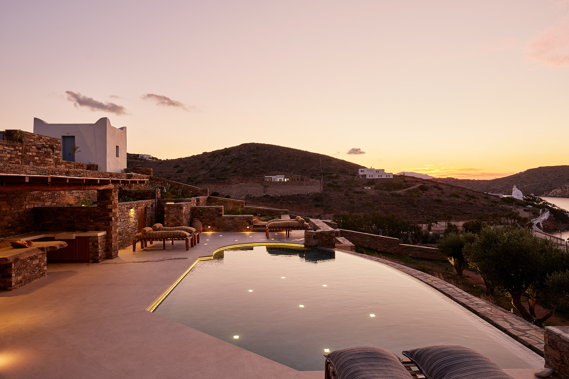 ona_villa_ios-greece_exterior-pool-sunset.jpg