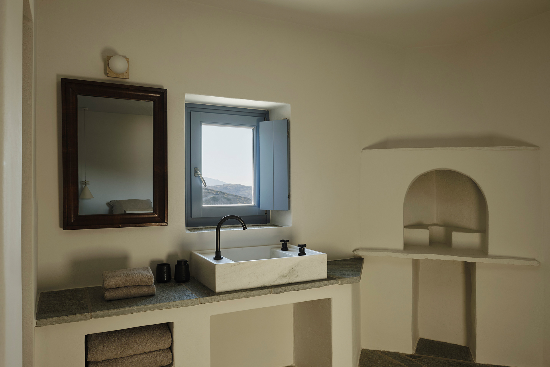 ona_villa_ios-greece_interior-bathroom.jpg