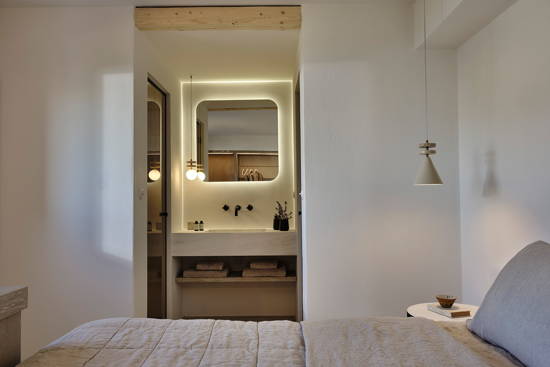 ona_villa_ios-greece_interior-bed-room-design.jpg