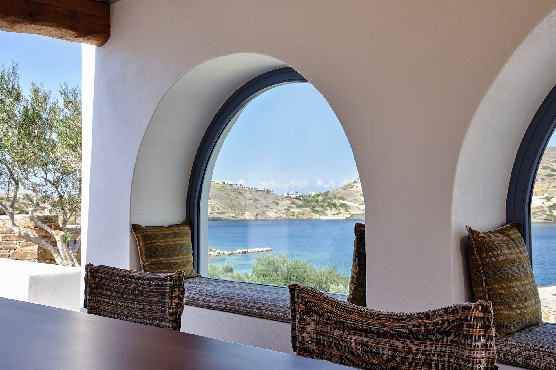 ona_villa_ios-greece_interior-window.jpg