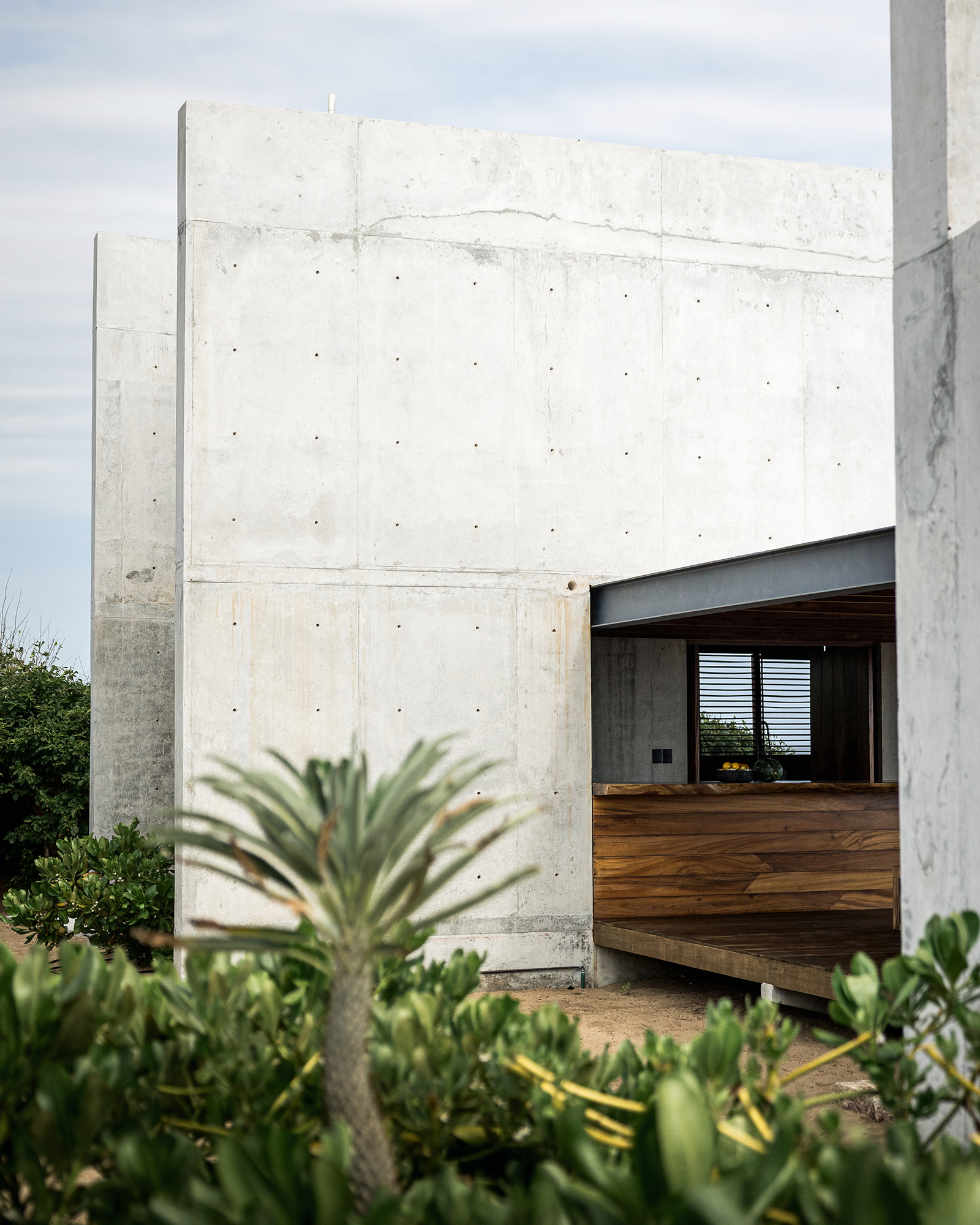 tropical-brutalist-oceanfront-villa_villa_oaxaca-mexico_exterior-facade-detail-space.jpg