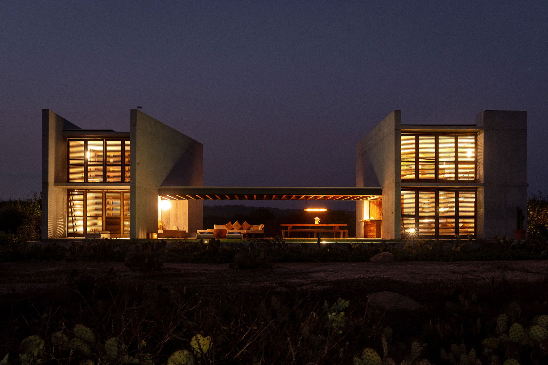 tropical-brutalist-oceanfront-villa_villa_oaxaca-mexico_exterior-facade-night.jpg