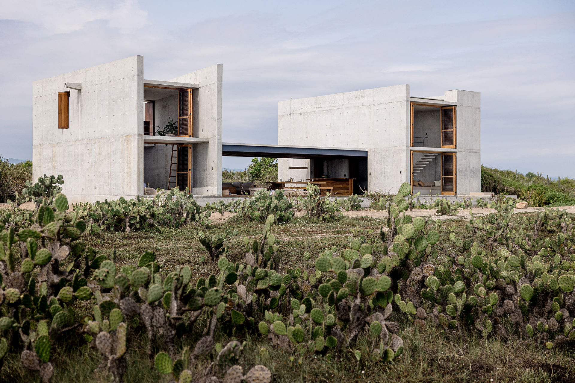 tropical-brutalist-oceanfront-villa_villa_oaxaca-mexico_exterior-facade-side.jpg