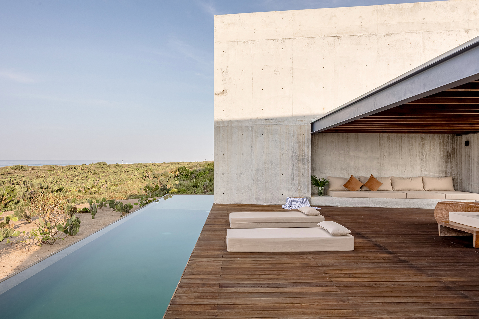 tropical-brutalist-oceanfront-villa_villa_oaxaca-mexico_exterior-pool.jpg