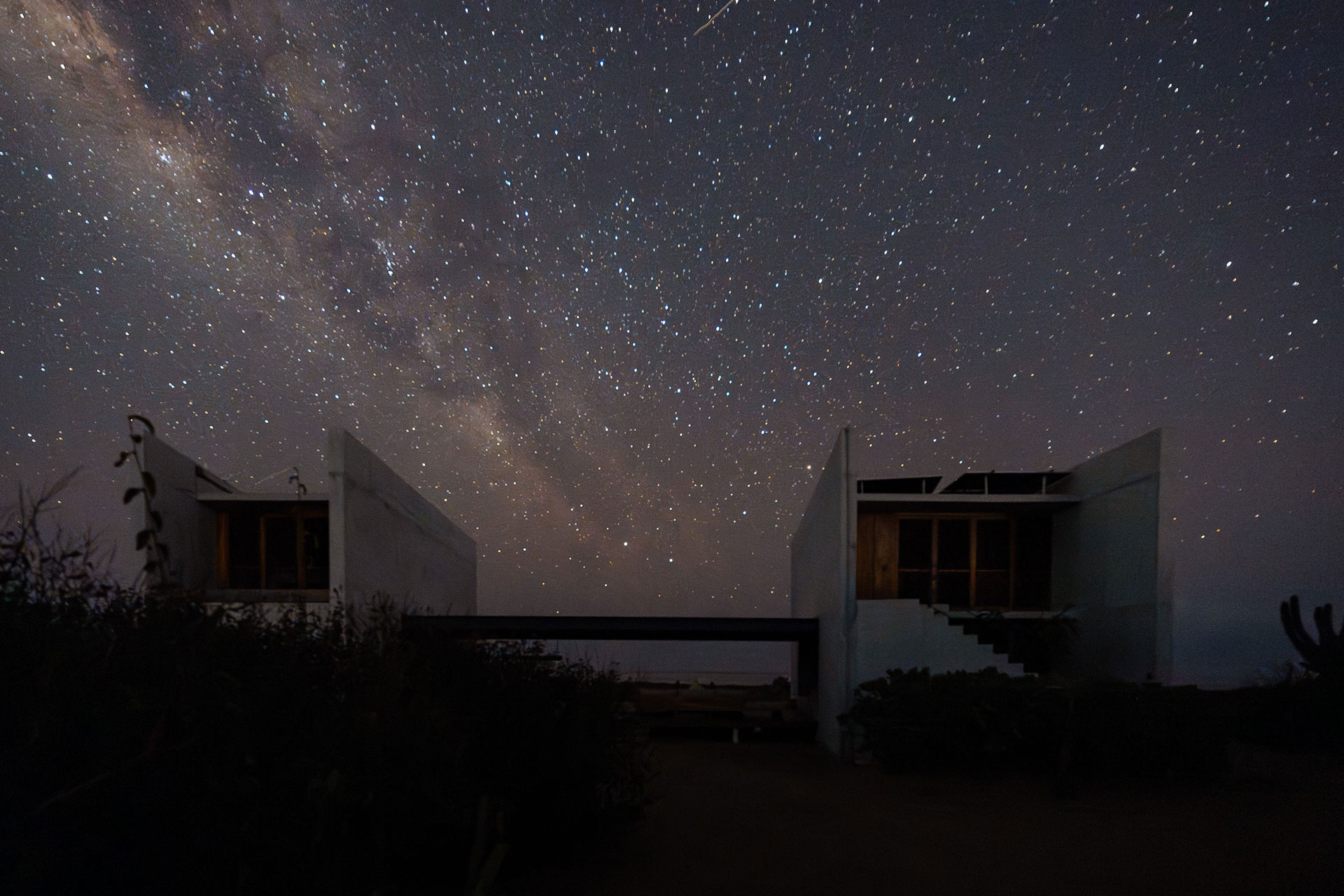 tropical-brutalist-oceanfront-villa_villa_oaxaca-mexico_exterior-stars.jpg
