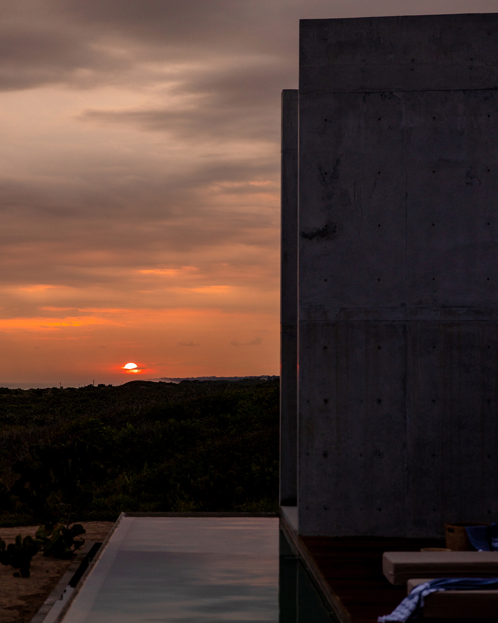 tropical-brutalist-oceanfront-villa_villa_oaxaca-mexico_exterior-sun.jpg