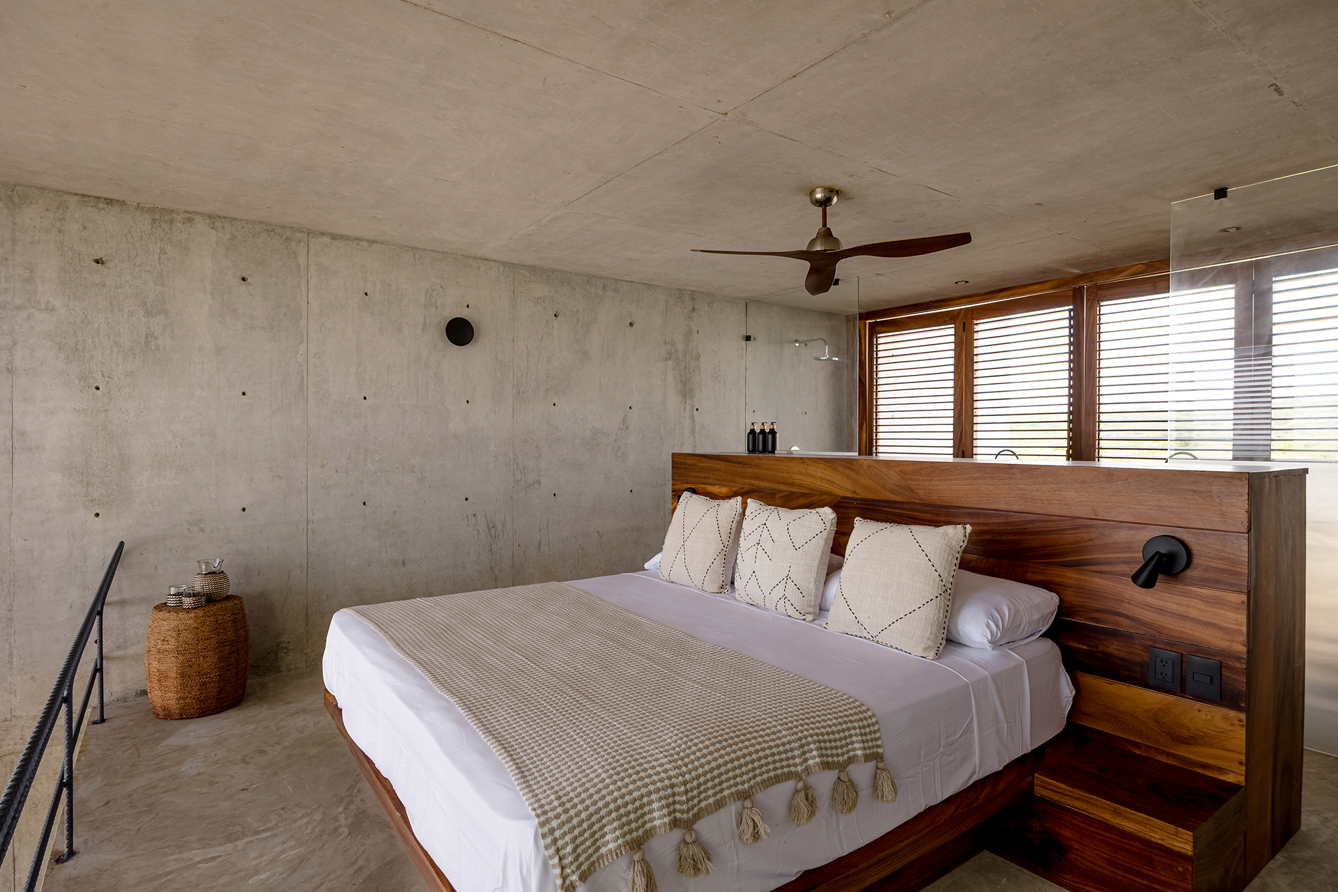 tropical-brutalist-oceanfront-villa_villa_oaxaca-mexico_interior.jpg