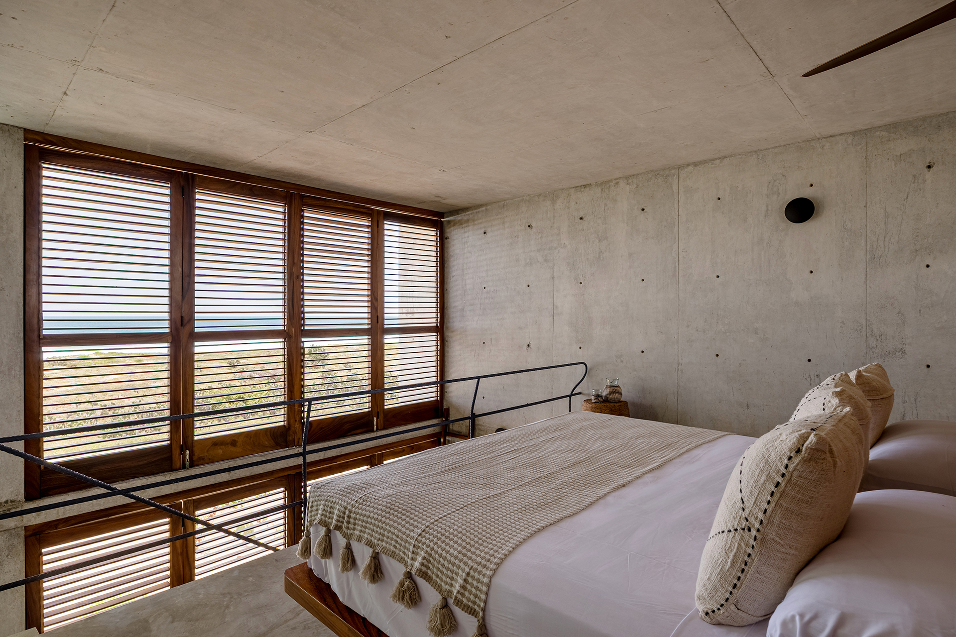 tropical-brutalist-oceanfront-villa_villa_oaxaca-mexico_interior-bedroom.jpg