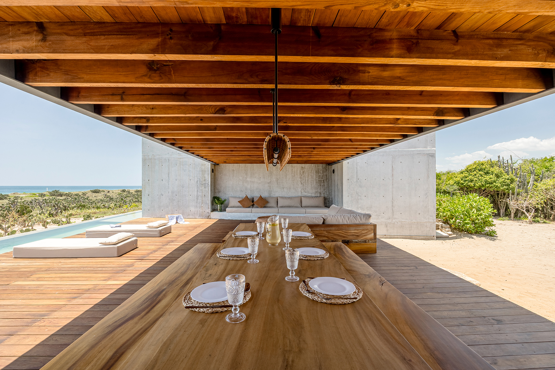 tropical-brutalist-oceanfront-villa_villa_oaxaca-mexico_interior-common.jpg