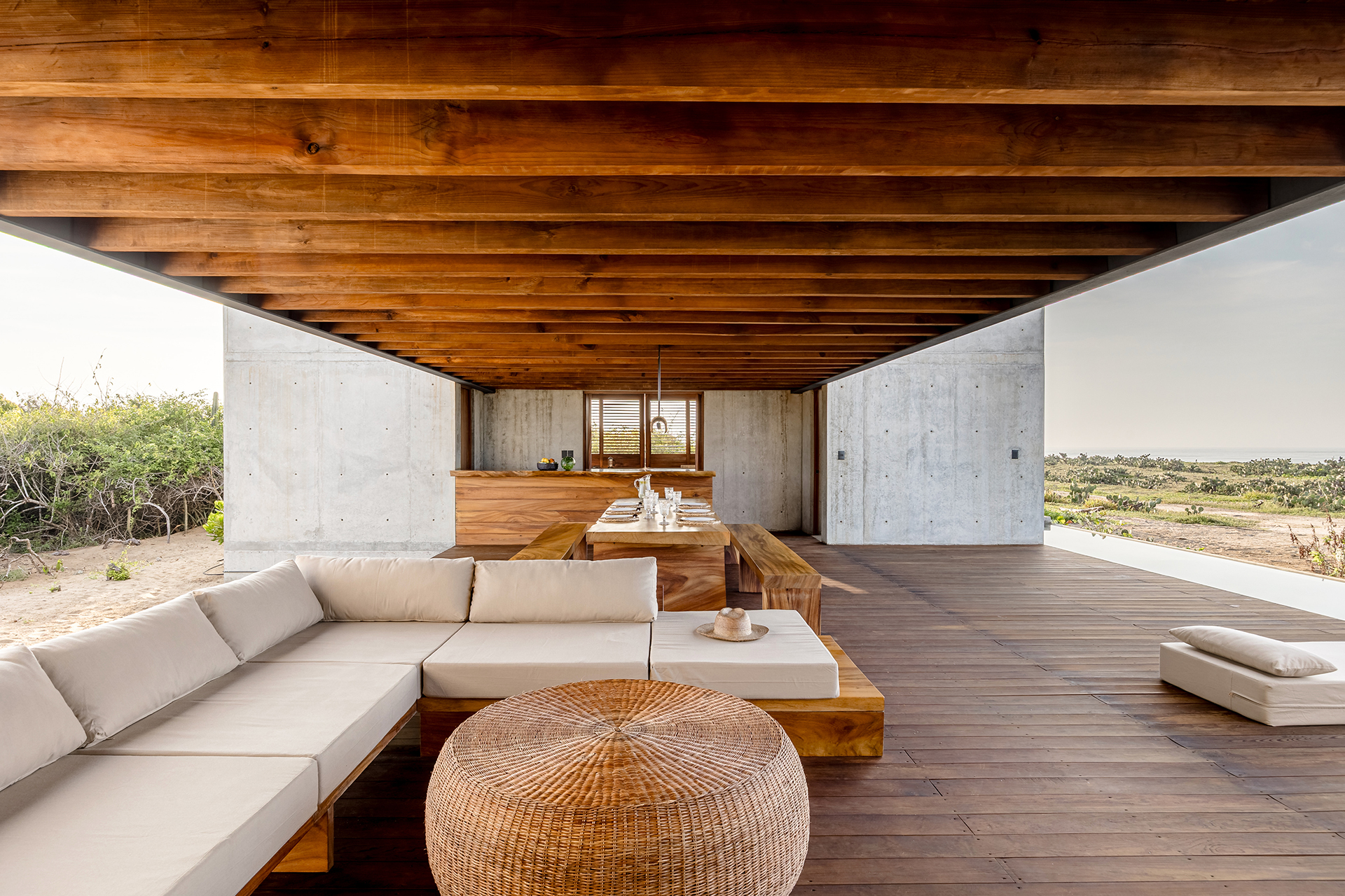 tropical-brutalist-oceanfront-villa_villa_oaxaca-mexico_interior-common-area.jpg