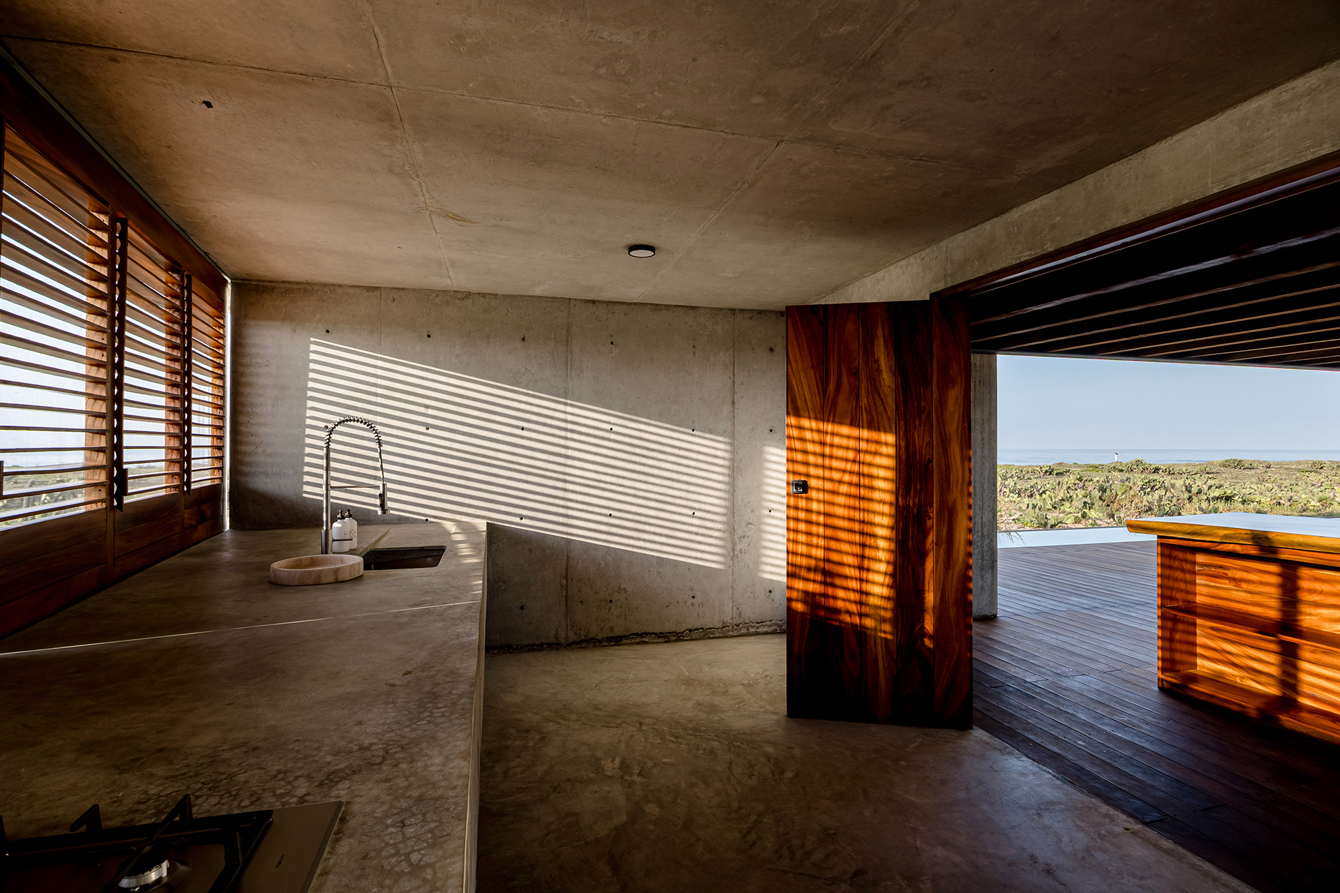tropical-brutalist-oceanfront-villa_villa_oaxaca-mexico_interior-kitchen-design.jpg