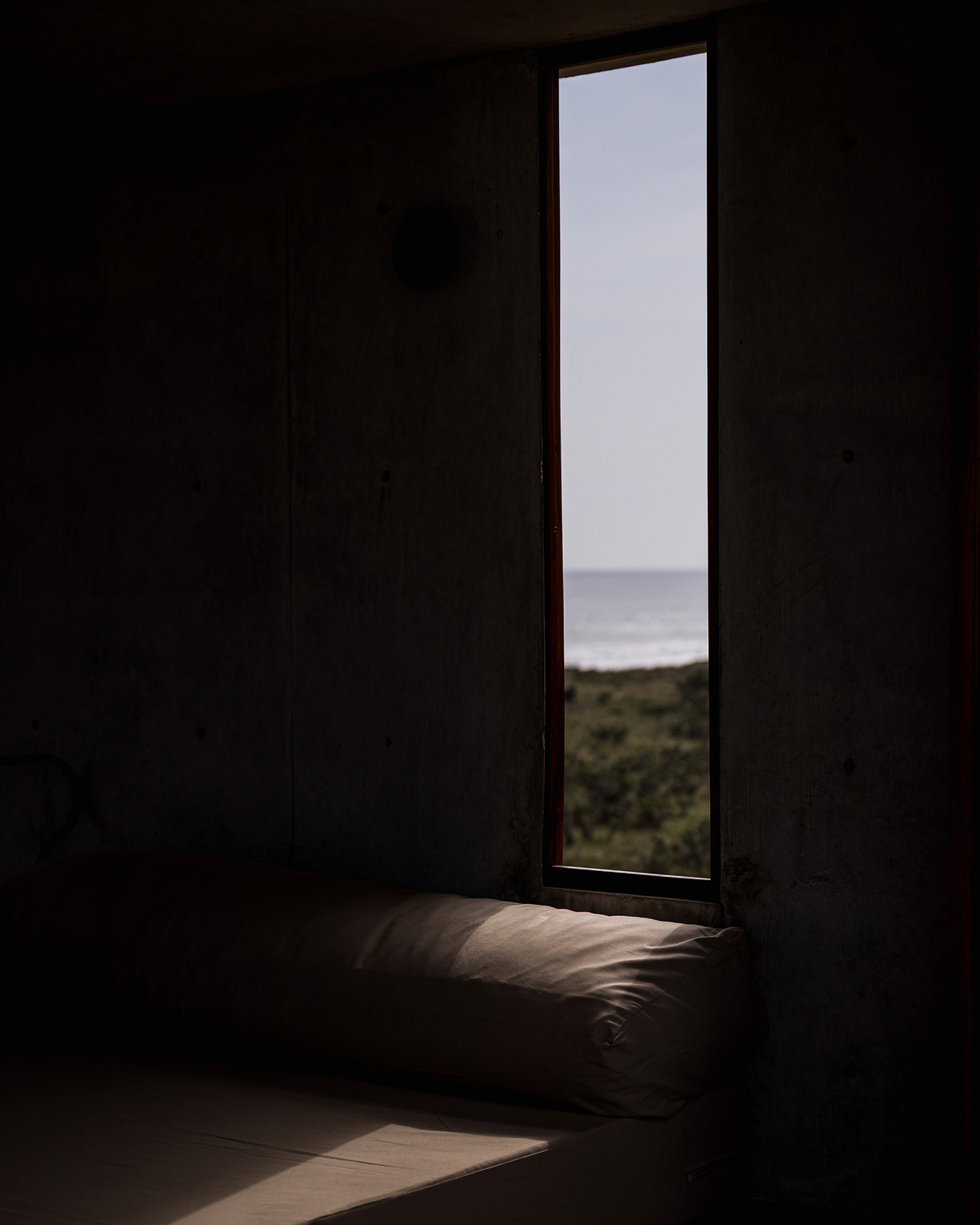 tropical-brutalist-oceanfront-villa_villa_oaxaca-mexico_interior-view-detail.jpg