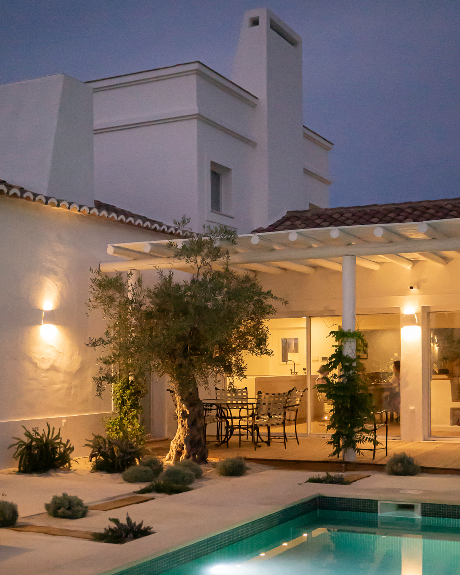 casa-d-oliveiras_villa_melides-setubal-portugal_exterior-night.jpg