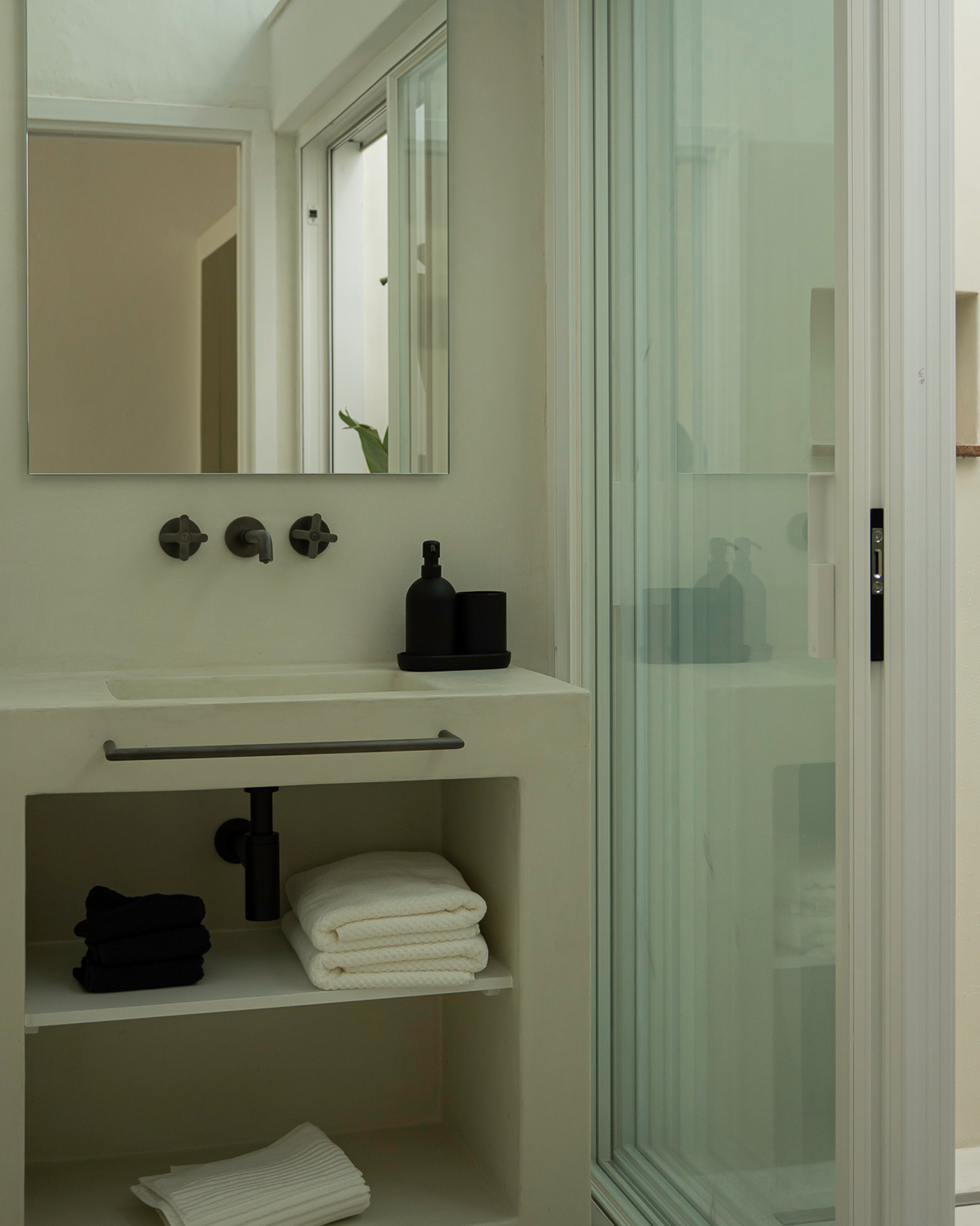 casa-ds-oliveiras_villa_melides-setubal-portugal_interior-bathroom.jpg