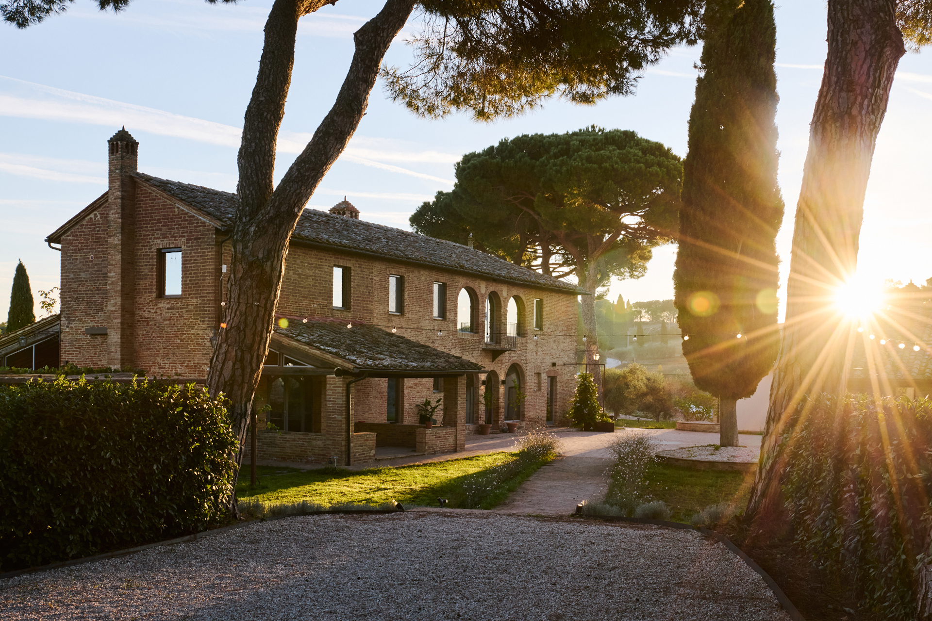 villa-mamo_farmhouse_umbria-italy_exterior-sun.jpg