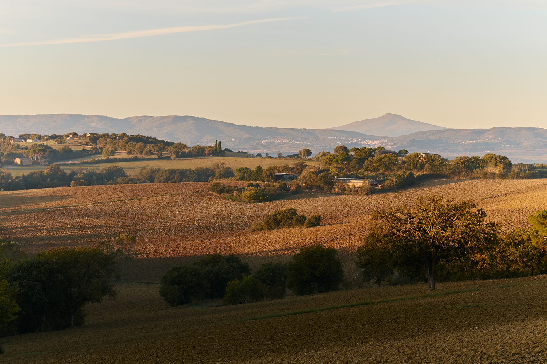 villa-mamo_farmhouse_umbria-italy_exterior-view.jpg