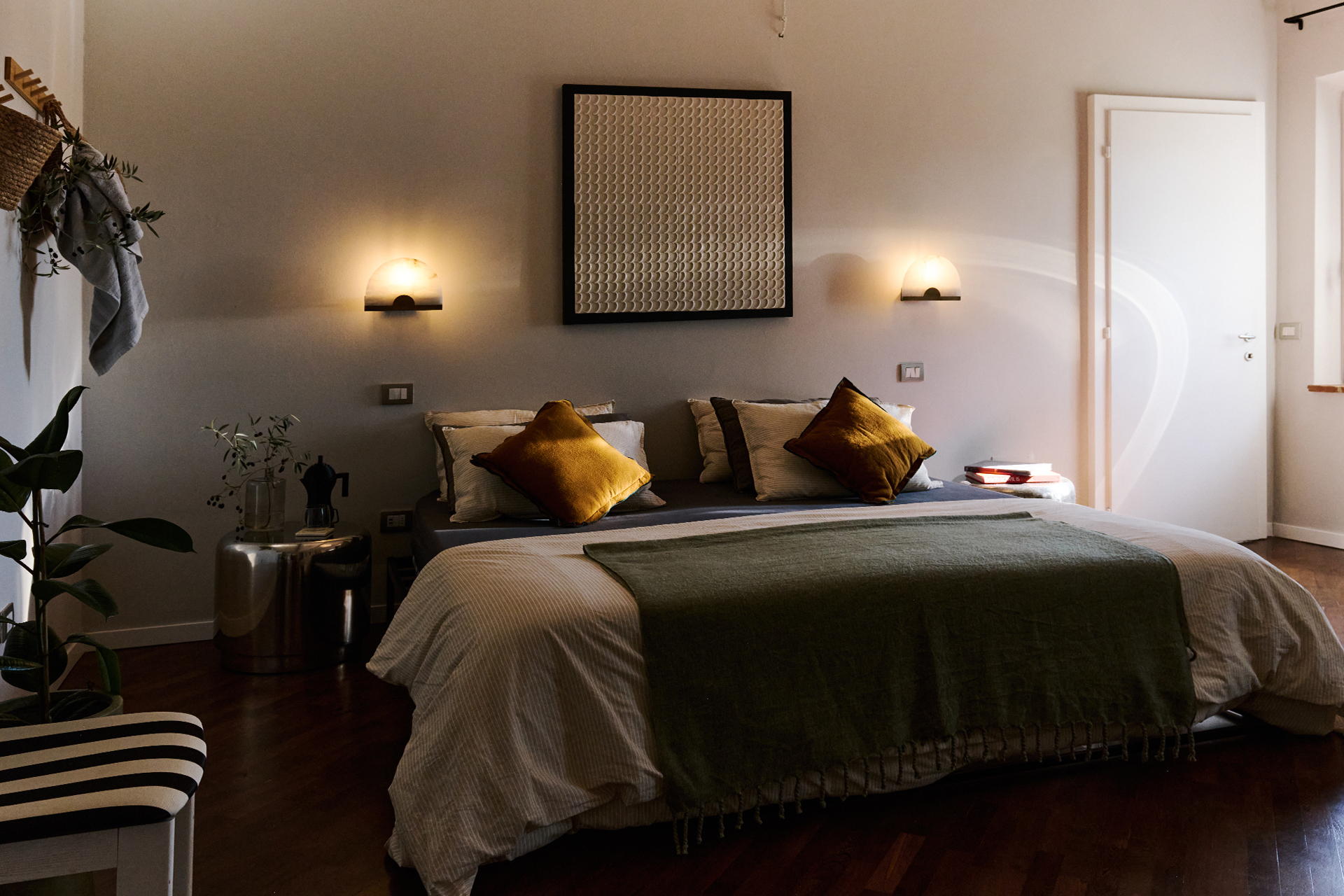 villa-mamo_farmhouse_umbria-italy_interior-bed-room-space.jpg