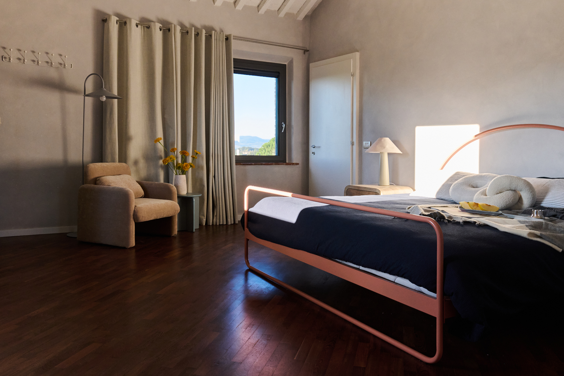 villa-mamo_farmhouse_umbria-italy_interior-bedroom.jpg