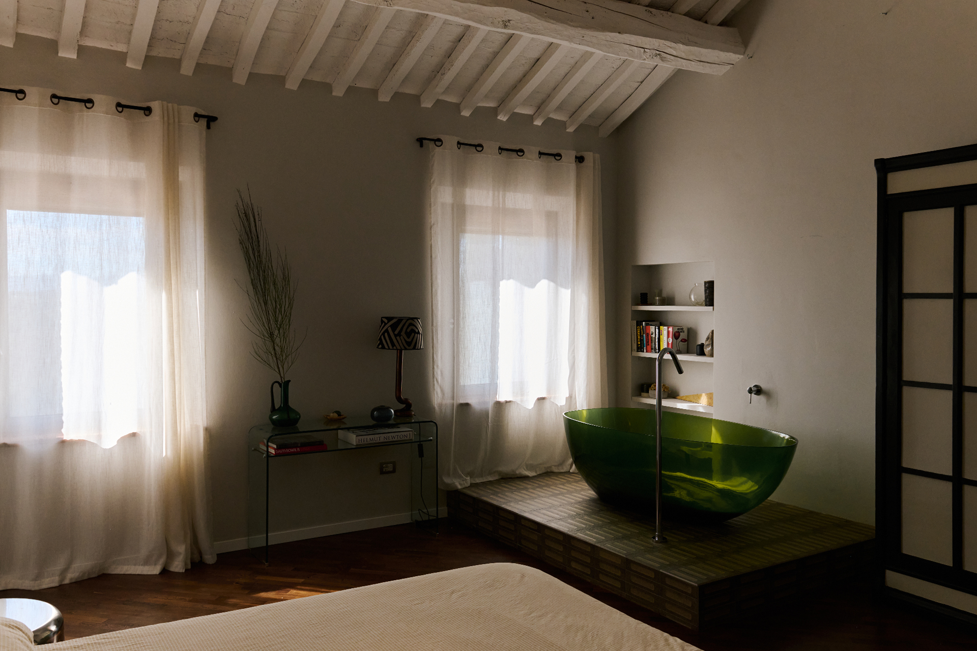 villa-mamo_farmhouse_umbria-italy_interior-bedroom-design.jpg