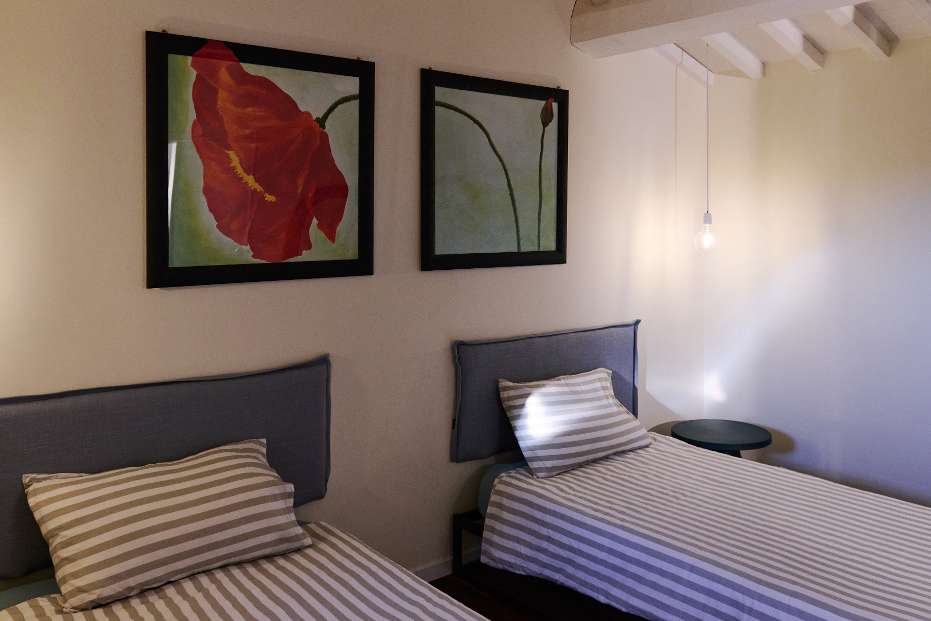 villa-mamo_farmhouse_umbria-italy_interior-two-beds.jpg