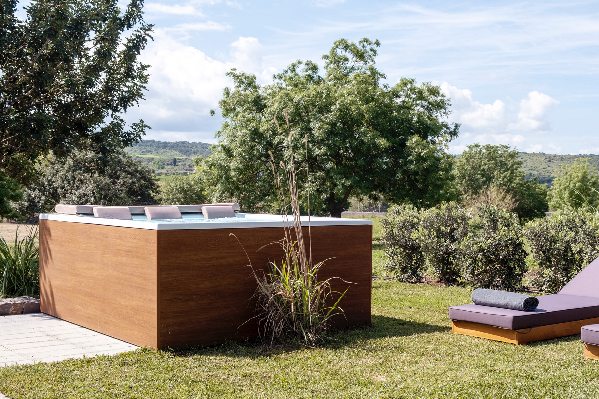 tenuta-castelluccio-home_villa_sicily-italy_exterior-jacuzzi.jpg