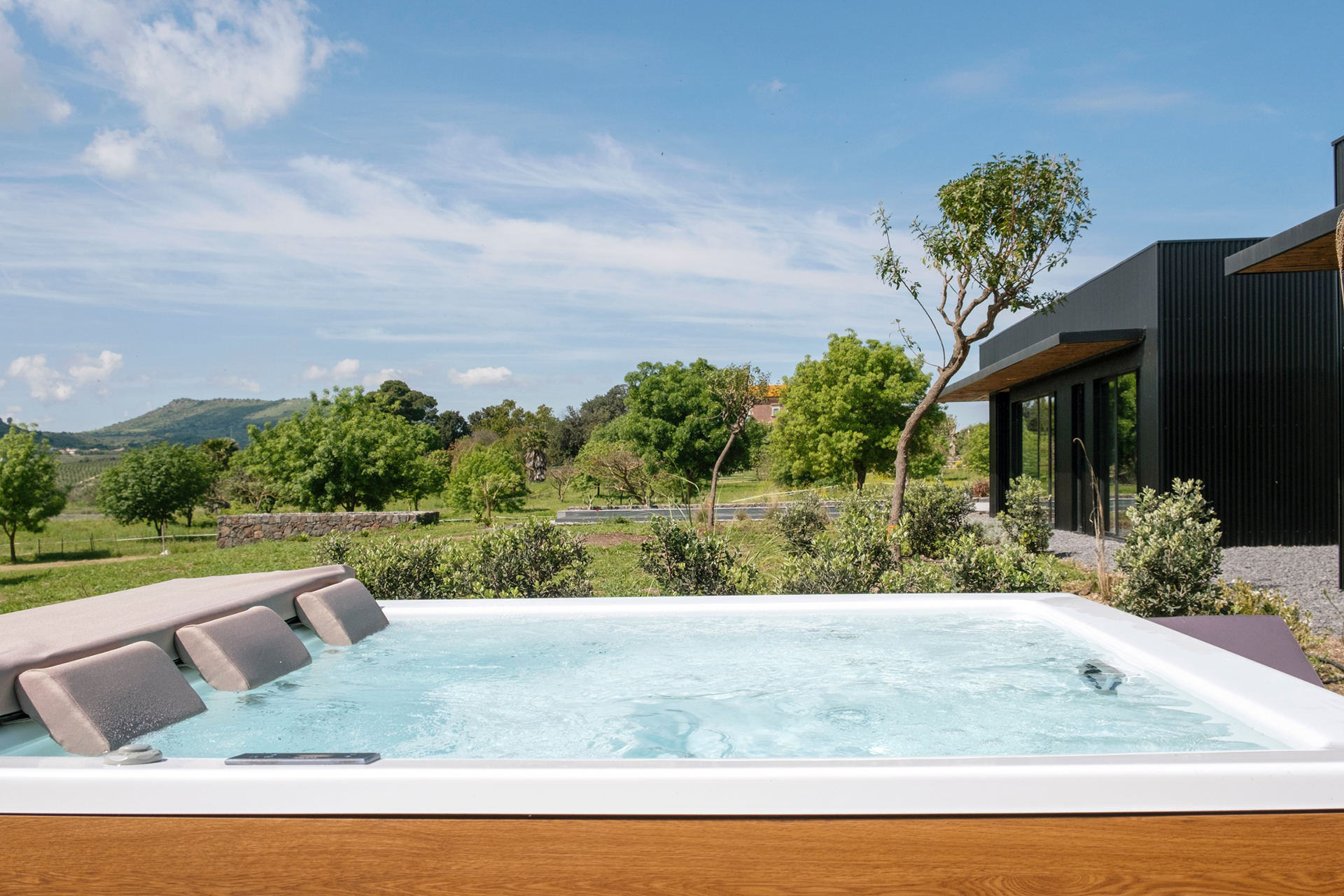 tenuta-castelluccio-home_villa_sicily-italy_exterior-jacuzzi-view.jpg
