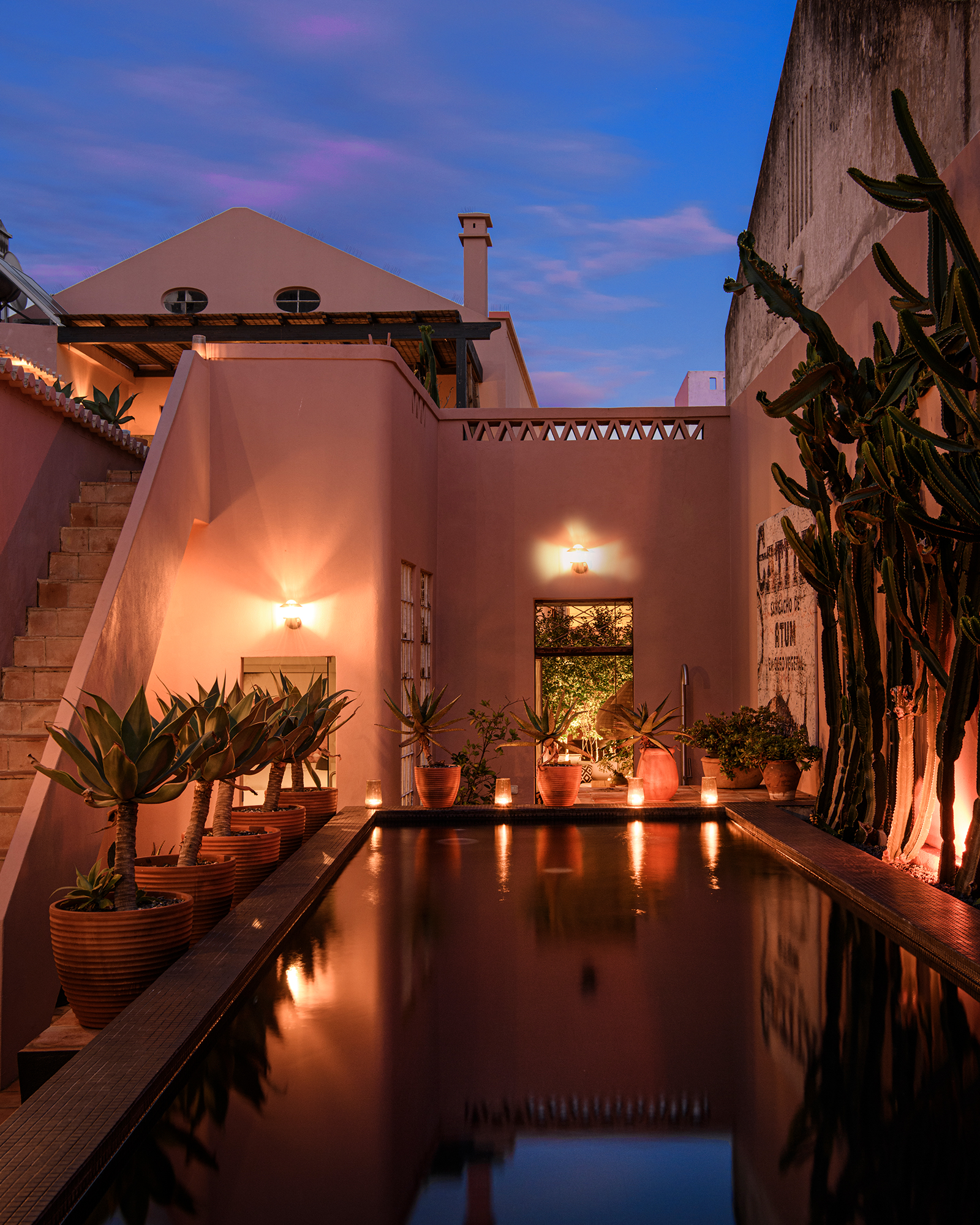 ampersand-residence_townhouse_faro-portugal_exterior-night-pool.jpg
