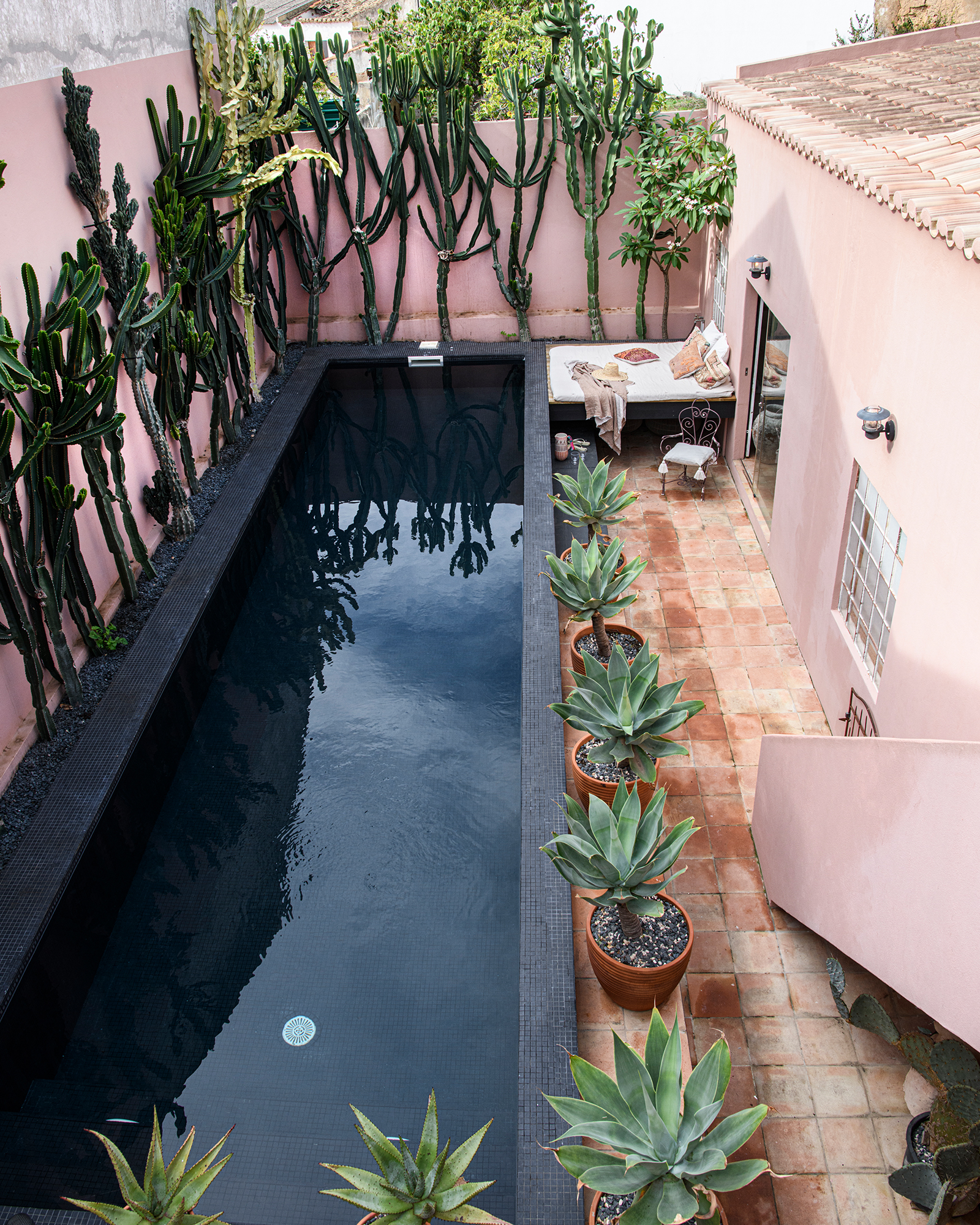 ampersand-residence_townhouse_faro-portugal_exterior-pool.jpg