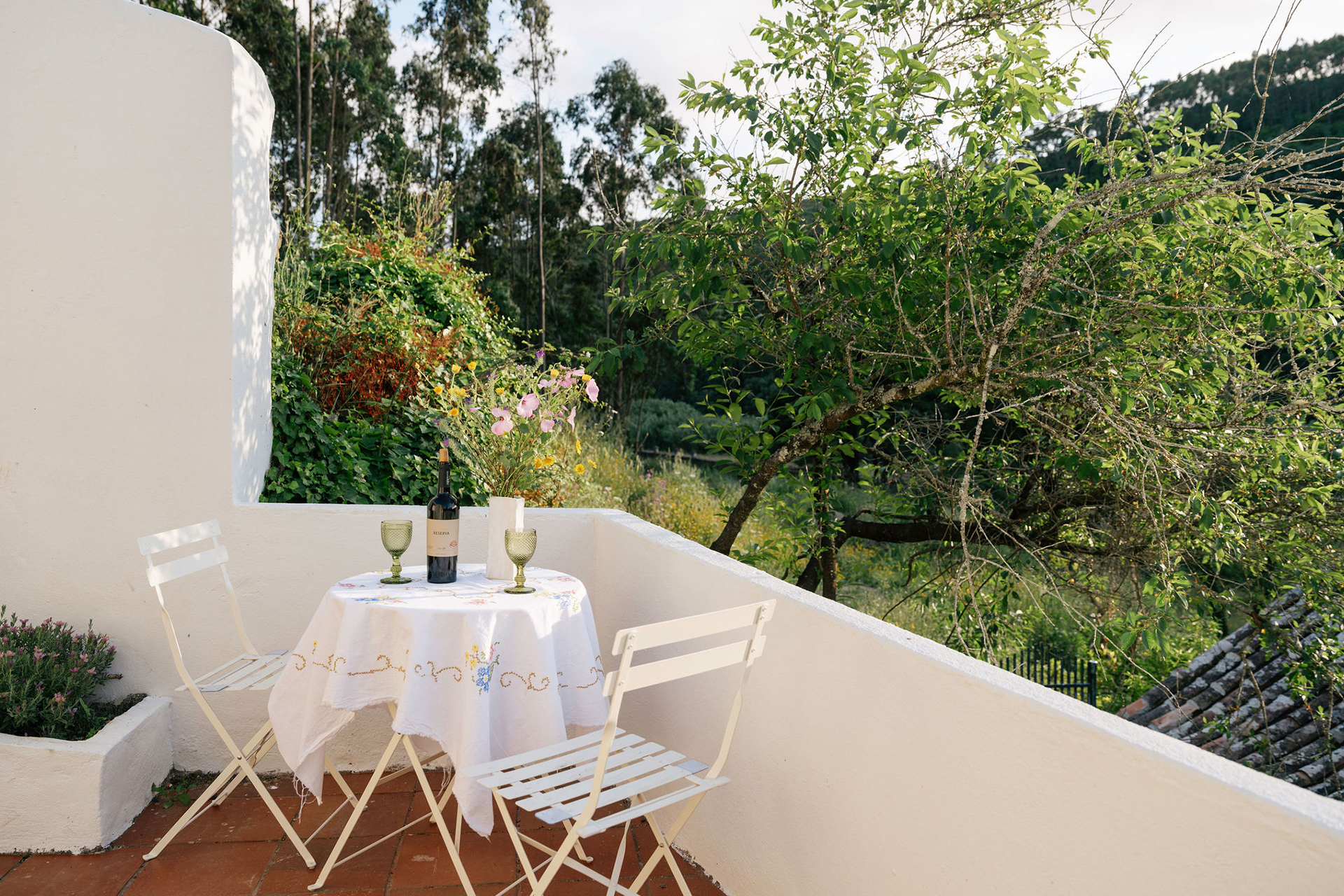 quinta-da-vespeira_farmhouse_lisbon-portugal_exterior-table-for-two.jpg