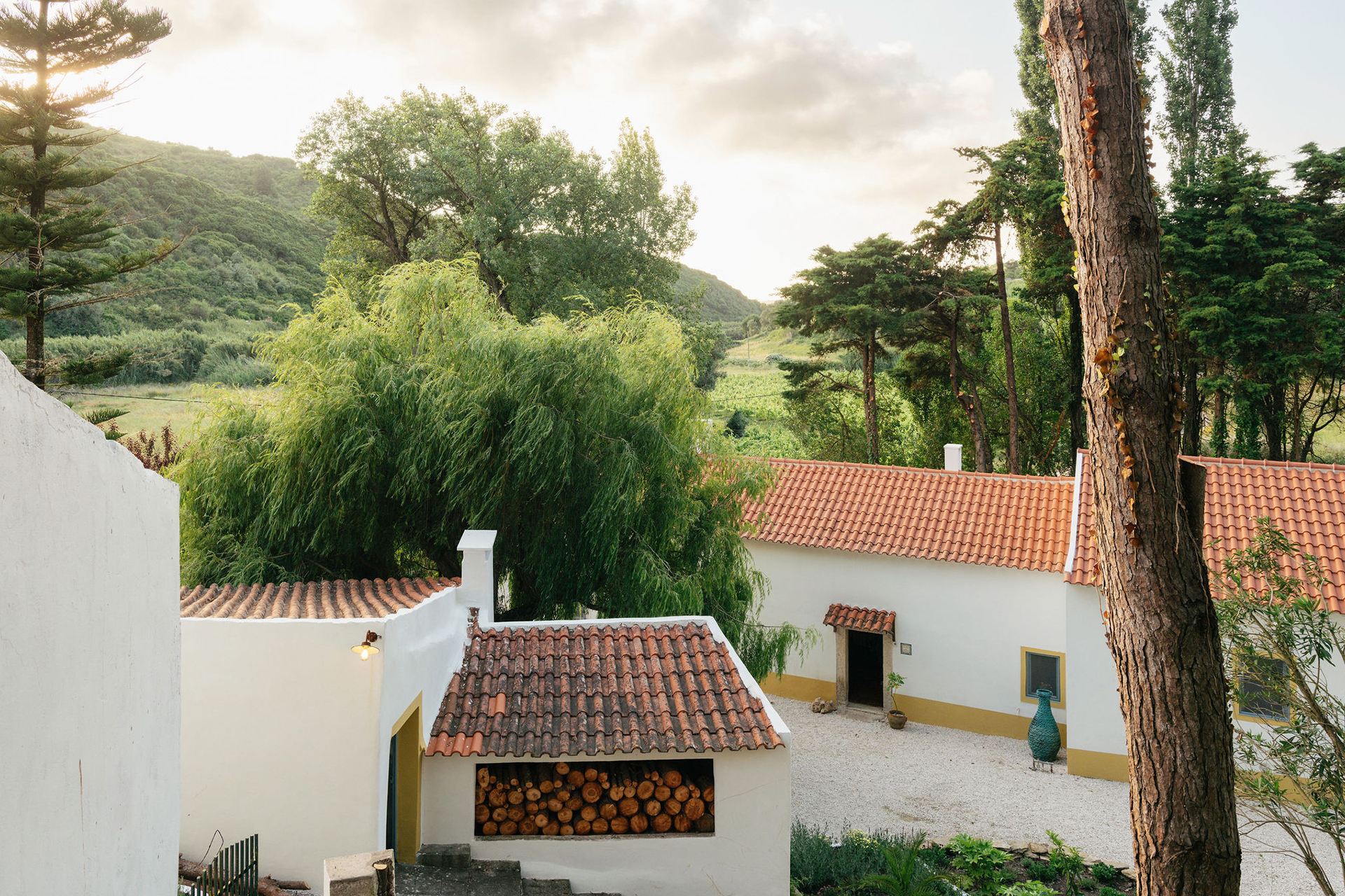 quinta-da-vespeira_farmhouse_lisbon-portugal_exterior-view.jpg