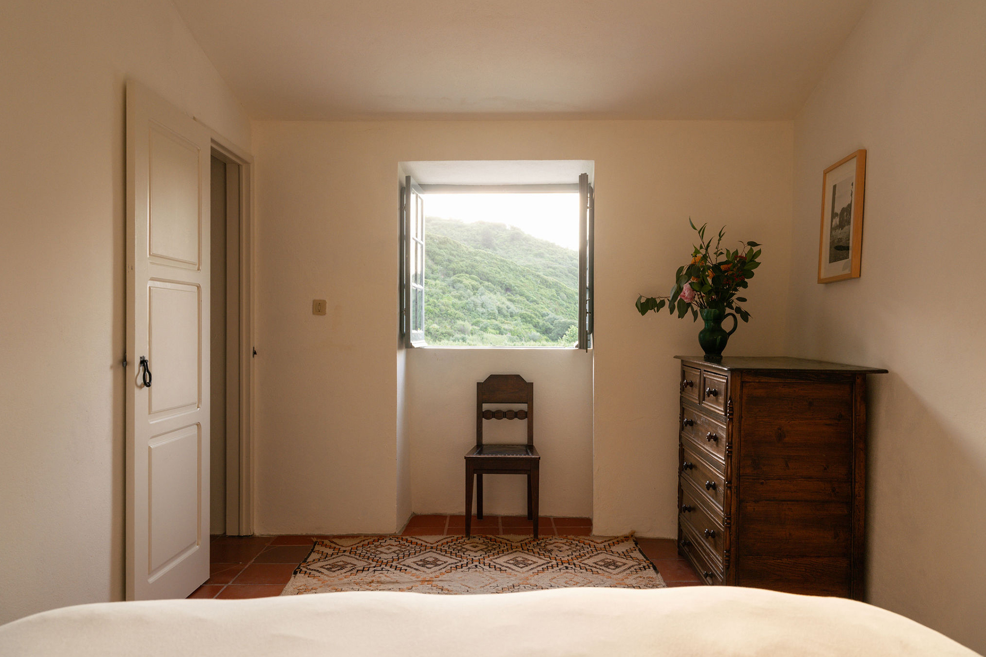 quinta-da-vespeira_farmhouse_lisbon-portugal_interior-bed-room.jpg