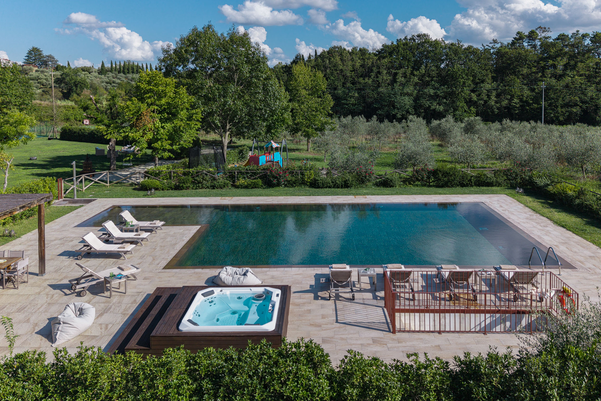 villa-gamberaio_villa_tuscany-italy_exterior-pool.jpg