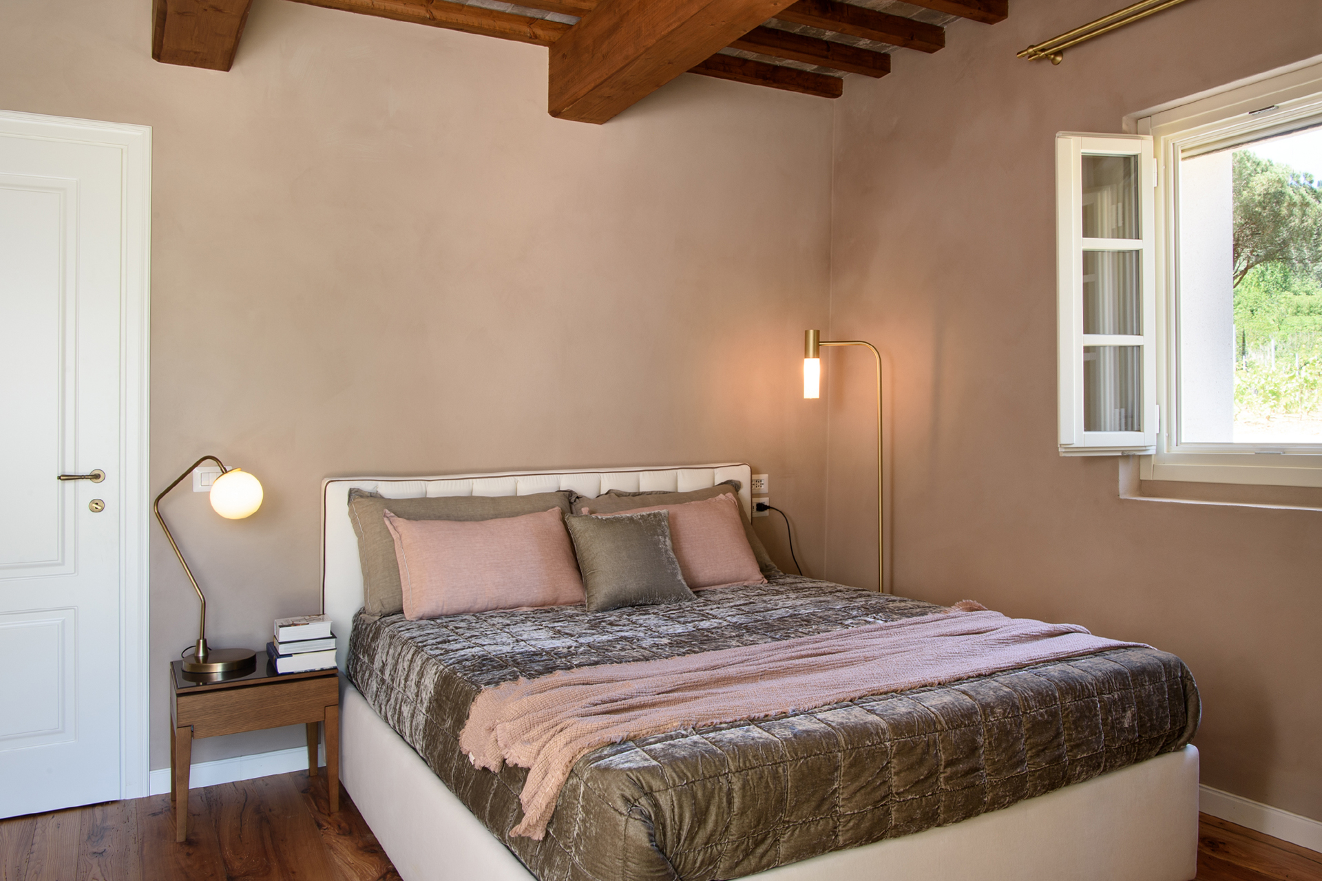 villa-gamberaio_villa_tuscany-italy_interior-bed-room-space.jpg