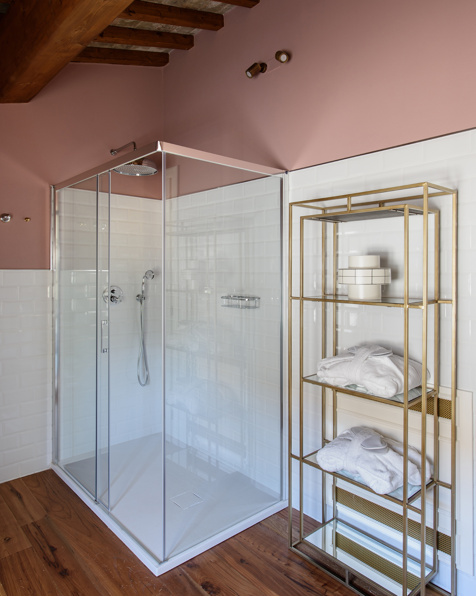 villa-gamberaio_villa_tuscany-italy_interior-pink-bath-room.jpg