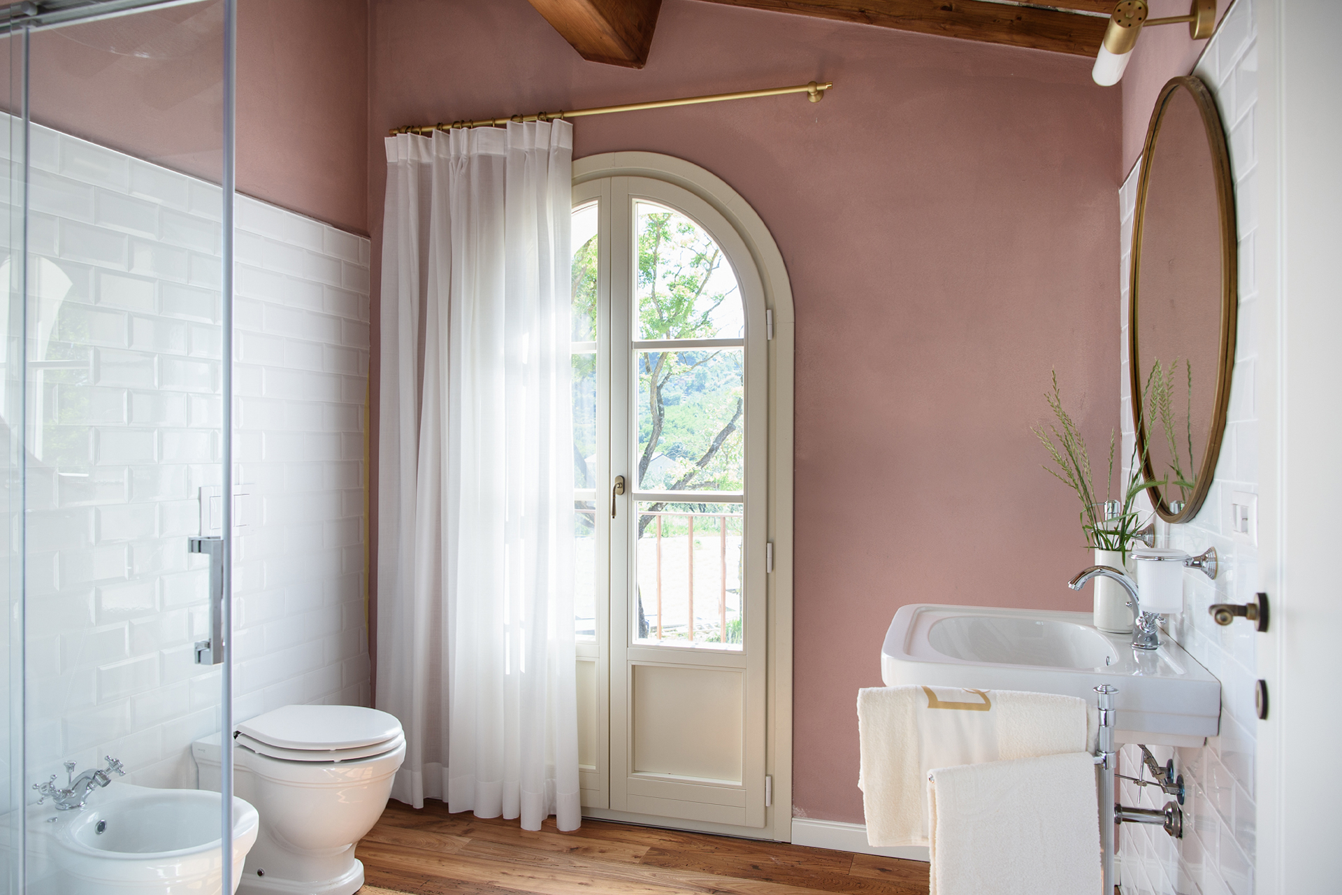 villa-gamberaio_villa_tuscany-italy_interior-pink-bathroom.jpg