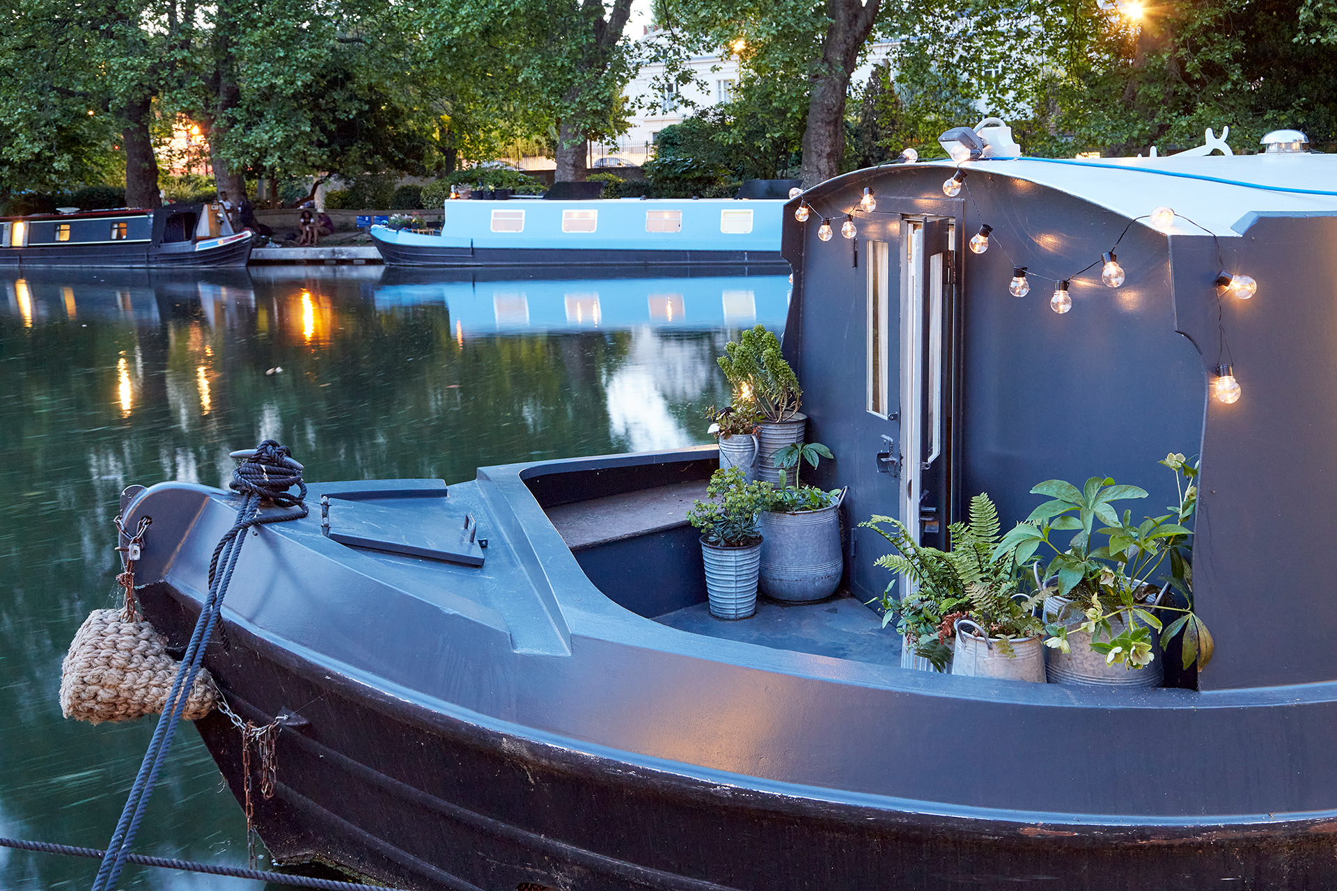 boutique-barge_houseboat_london-uk_exterior-detail.jpg