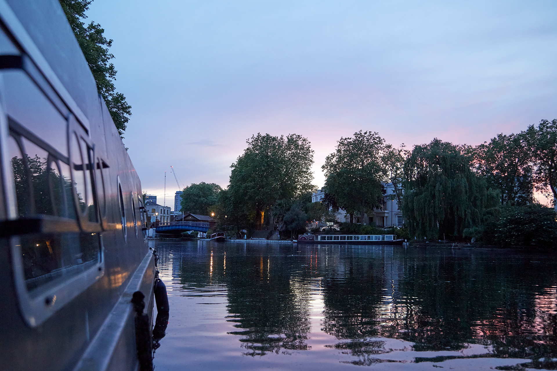 boutique-barge_houseboat_london-uk_exterior-sunset.jpg