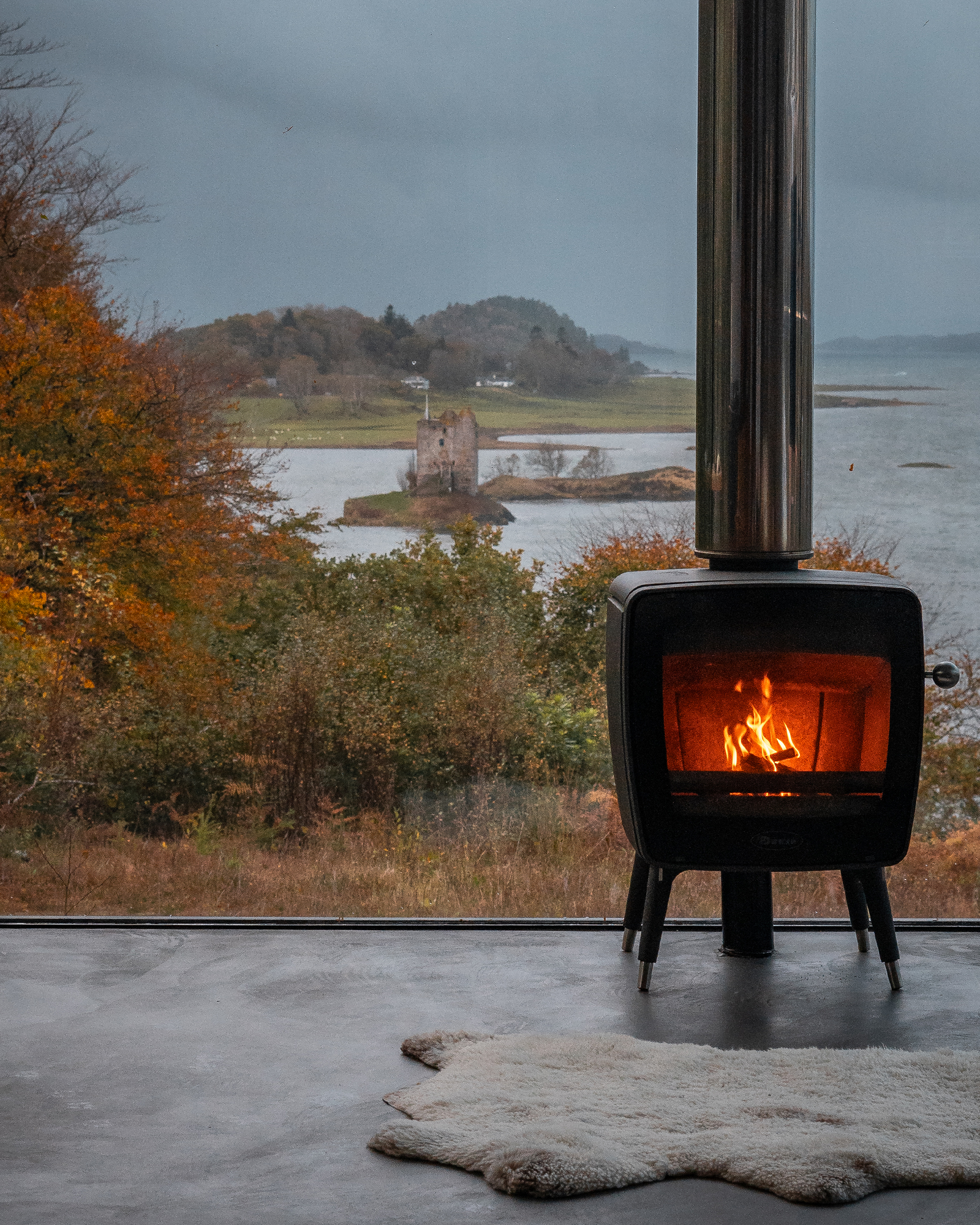 stormhouse-south_cabin_scotland-uk_interior-view.jpg