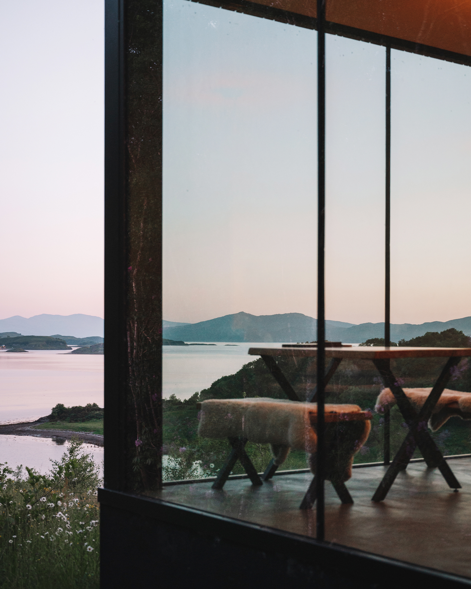stormhouse_cabin_argyll-scotland_south-table-view.jpg