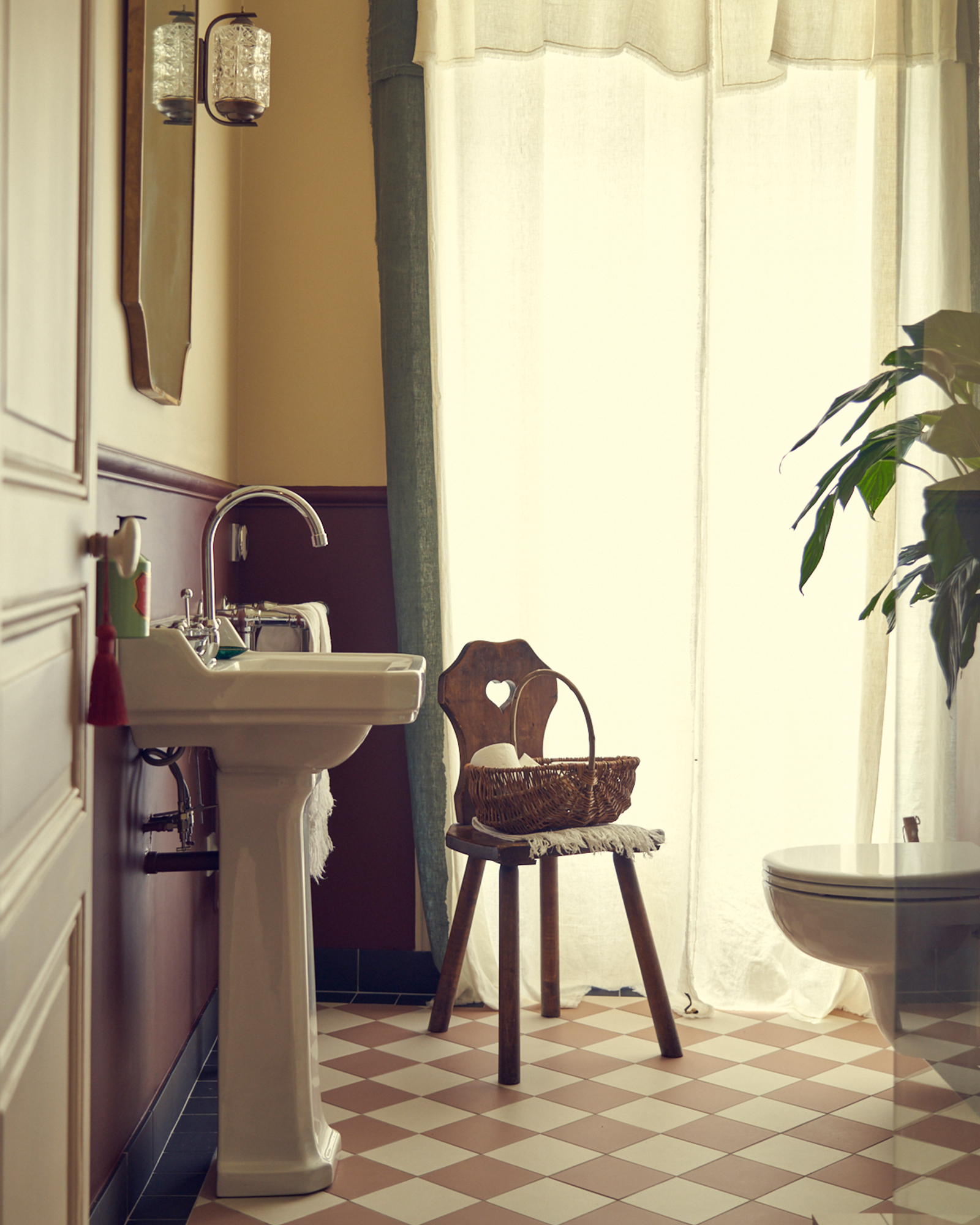 34-rue-louise-emilie_apartment_paris-france_interior-bath-room.jpg