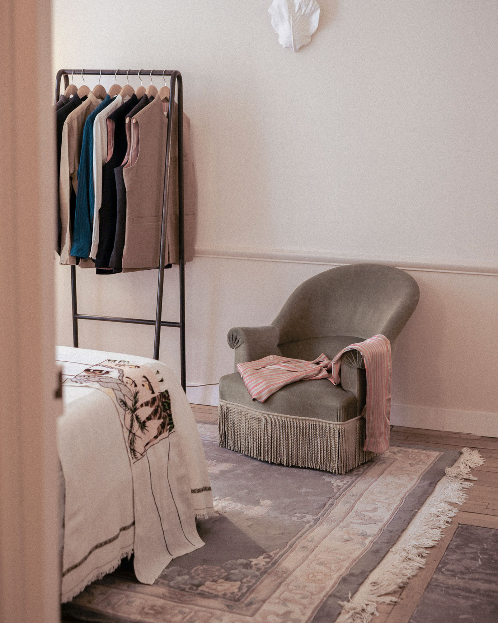 34-rue-louise-emilie_apartment_paris-france_interior-bedroom1.jpg