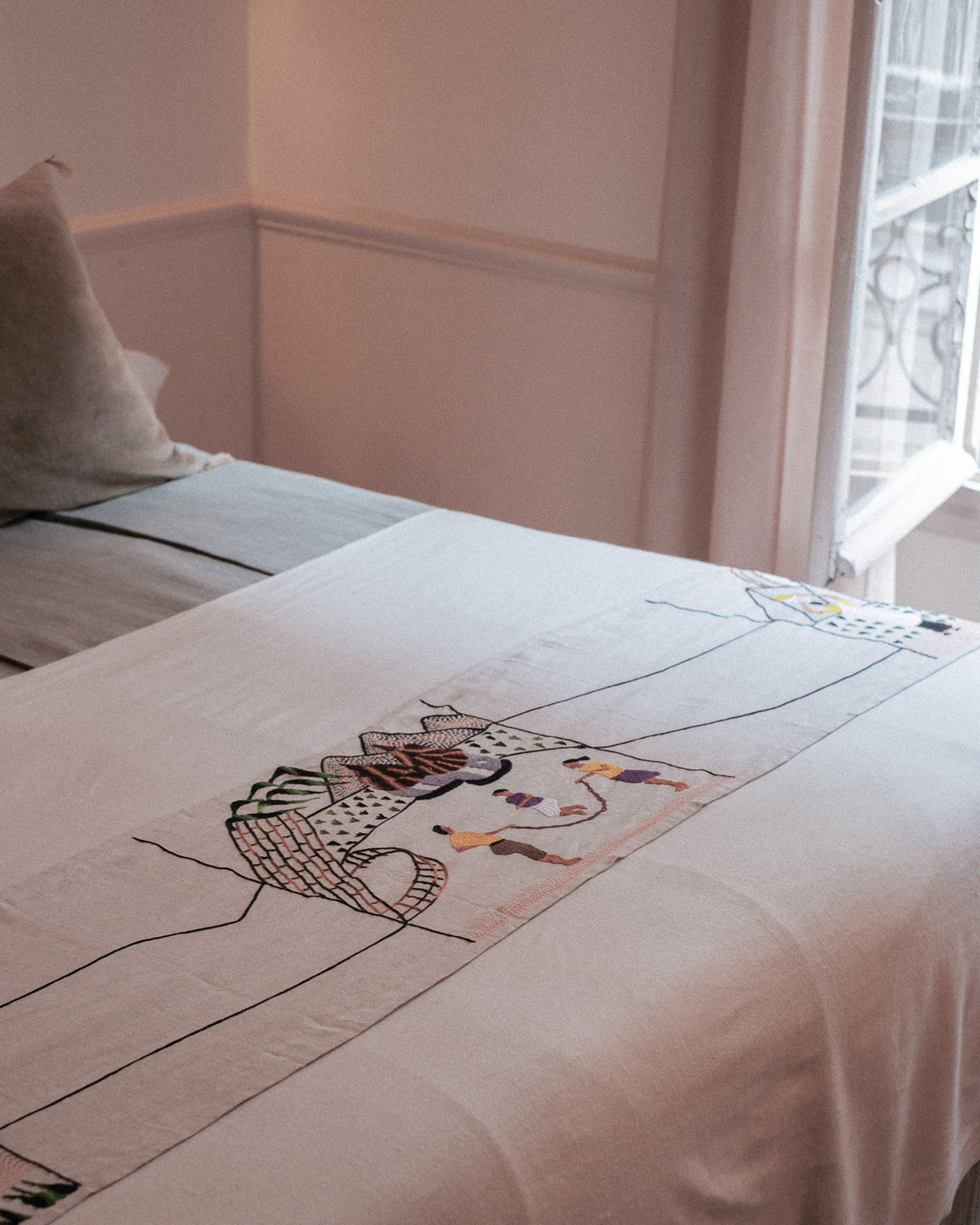 34-rue-louise-emilie_apartment_paris-france_interior-bedroom1-detail.jpg