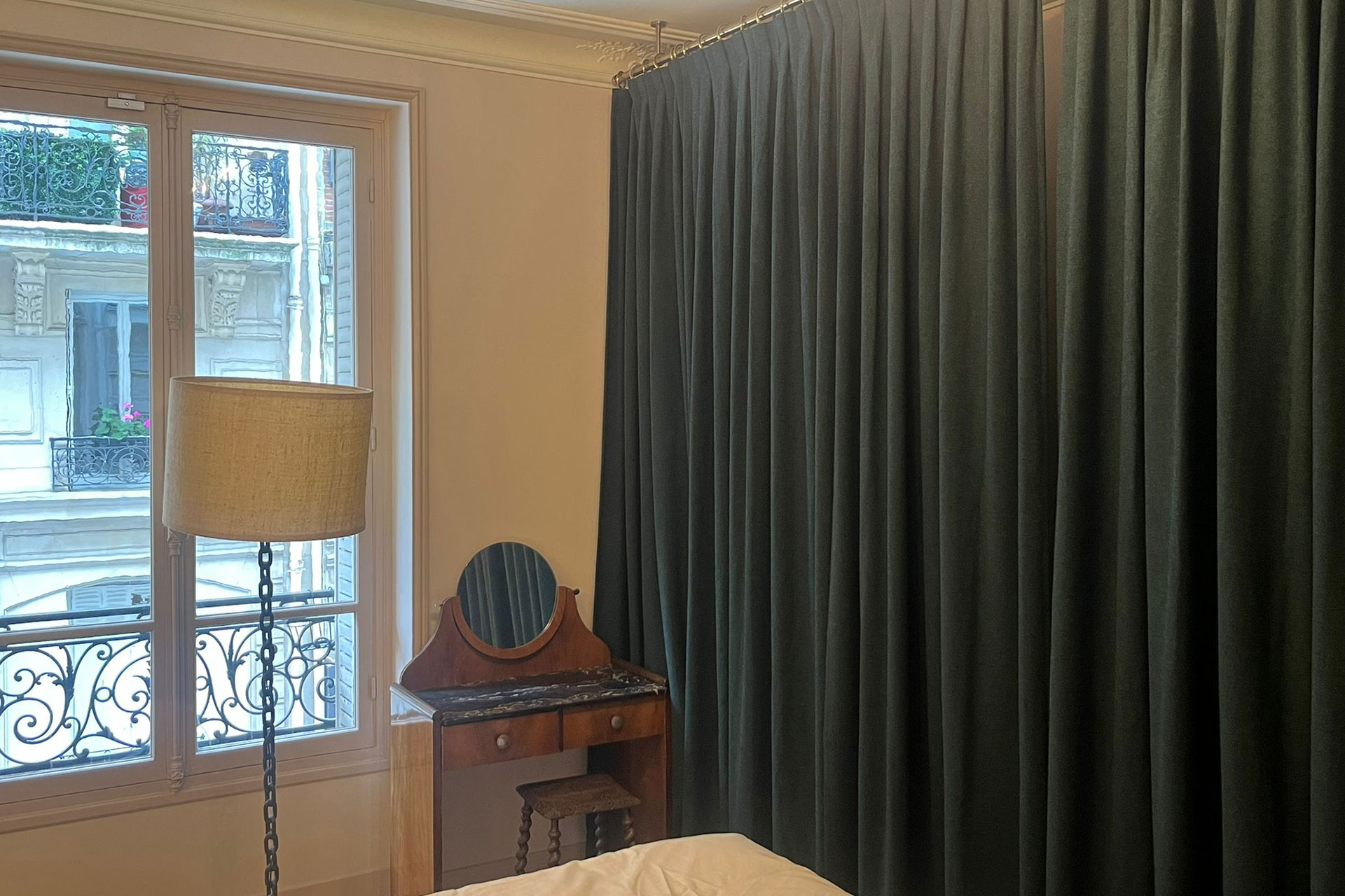 34-rue-louise-emilie_apartment_paris-france_interior-bedroom2.jpg