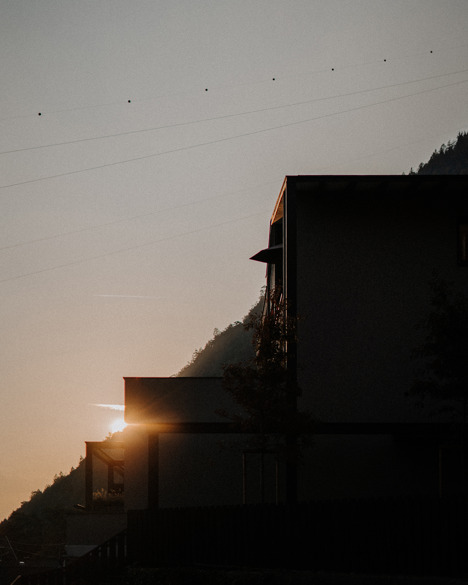 farnhaus_apartment_dorf-tirol-italy_exterior-sunset.jpg
